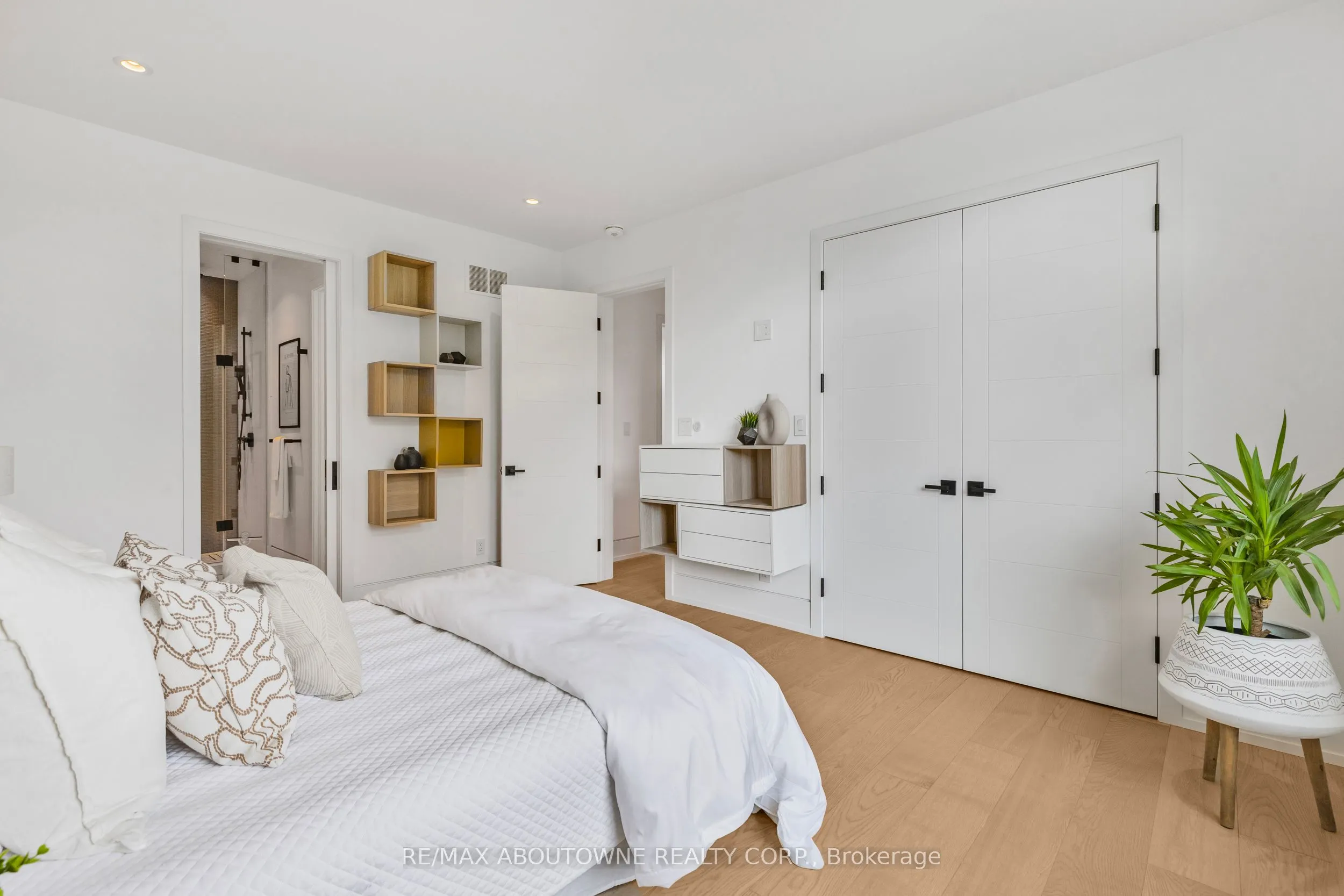 215 Morden Road