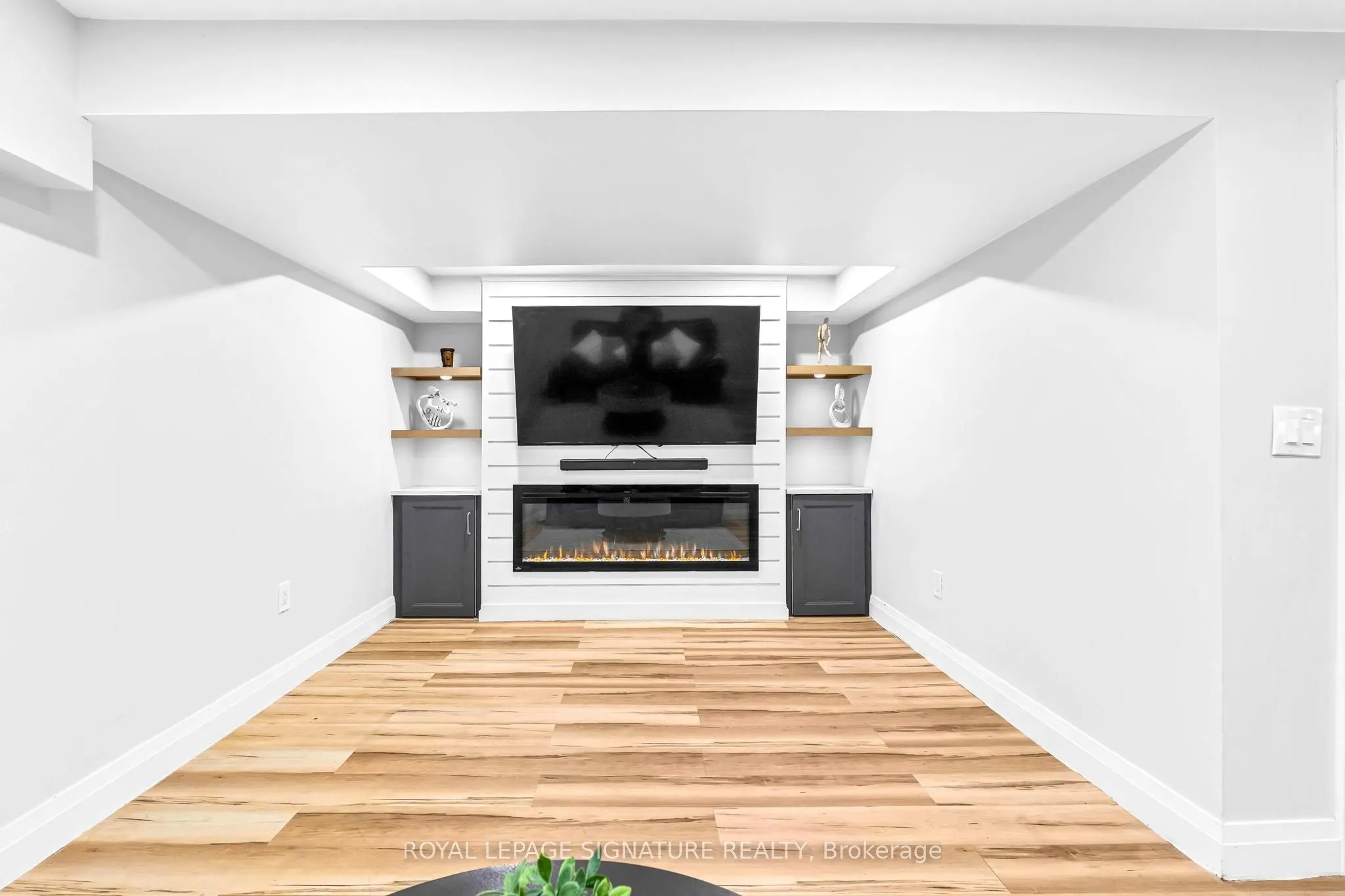 5723 Banting Court, #103