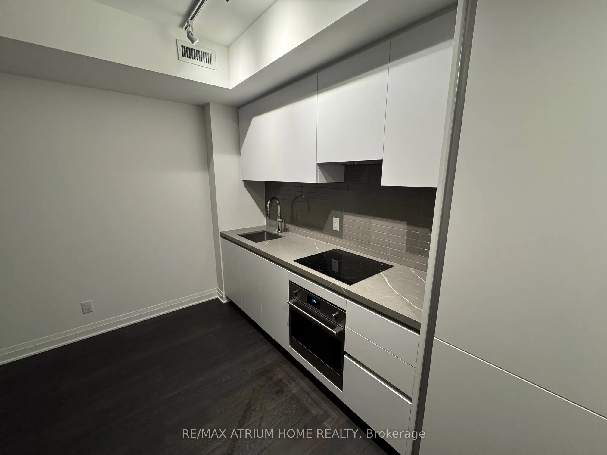 4015 The Exchange W, #1511