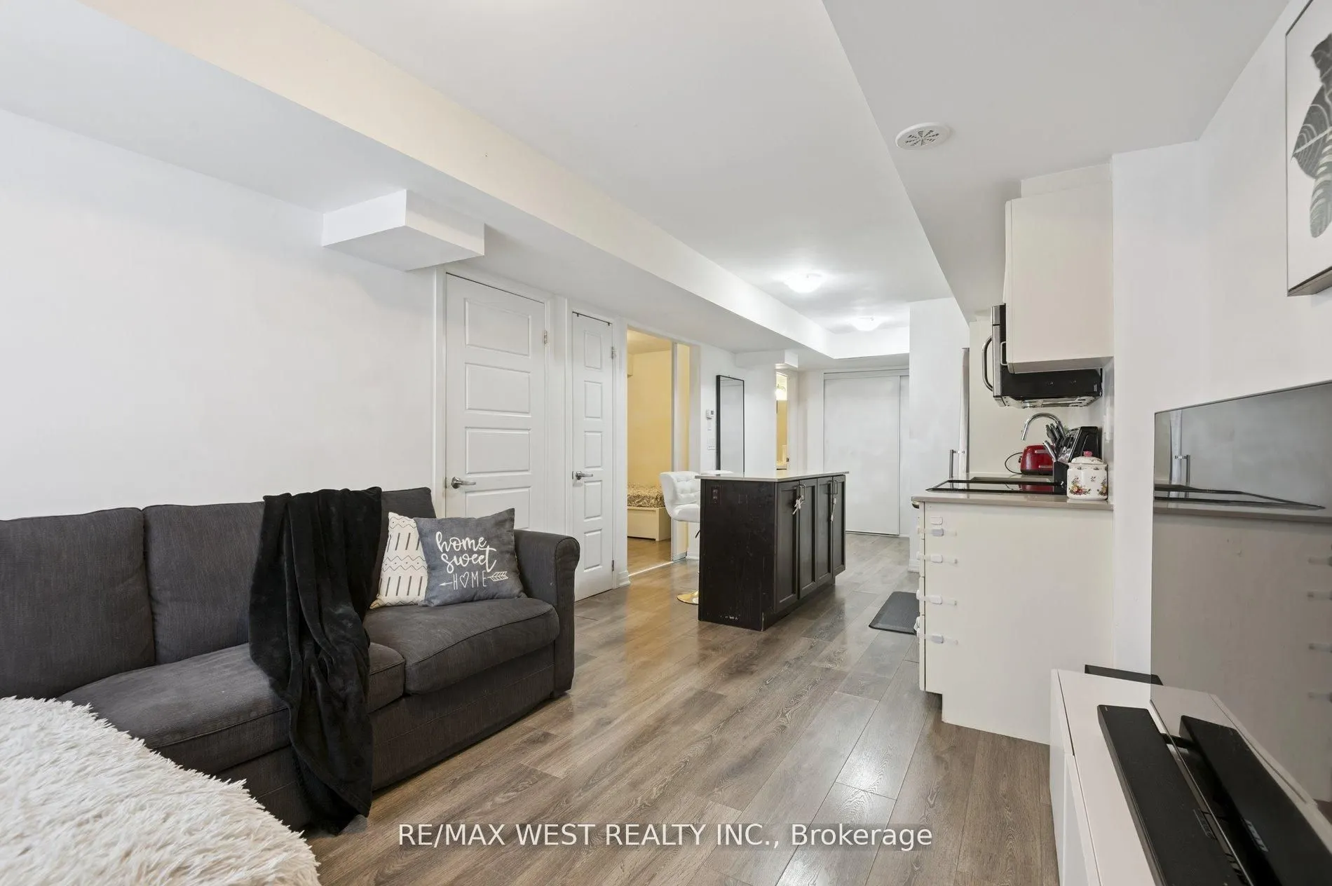 187 William Duncan Road, #10