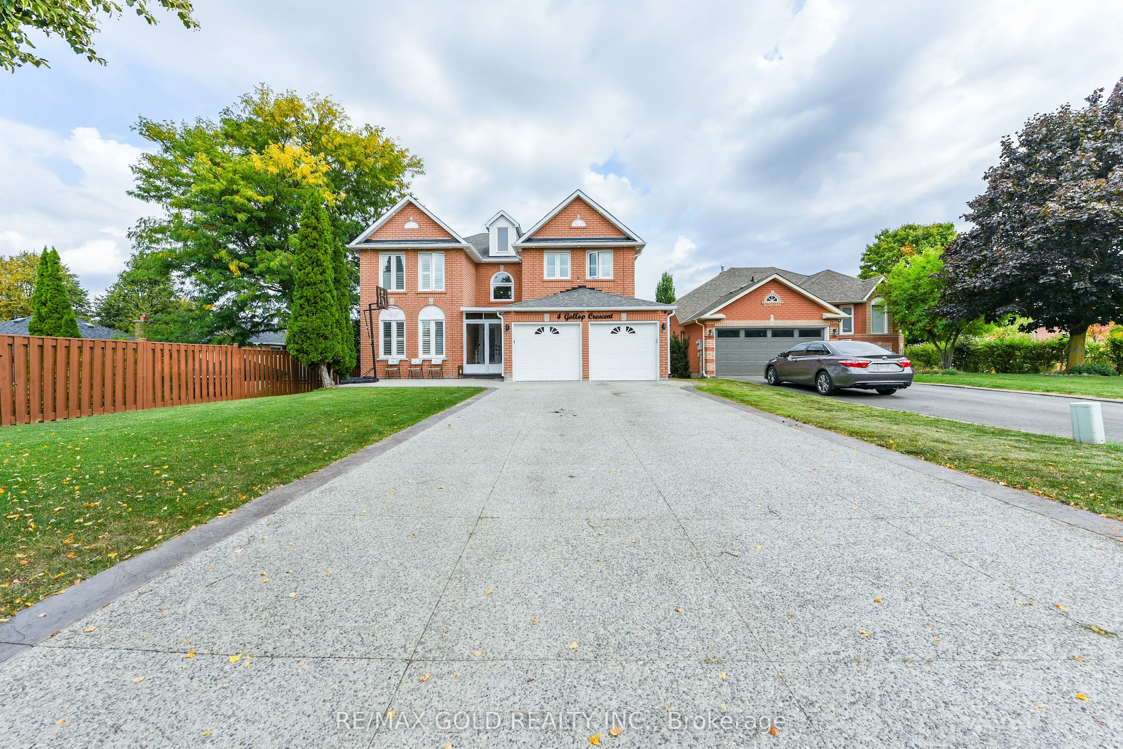 4 Gollop Crescent