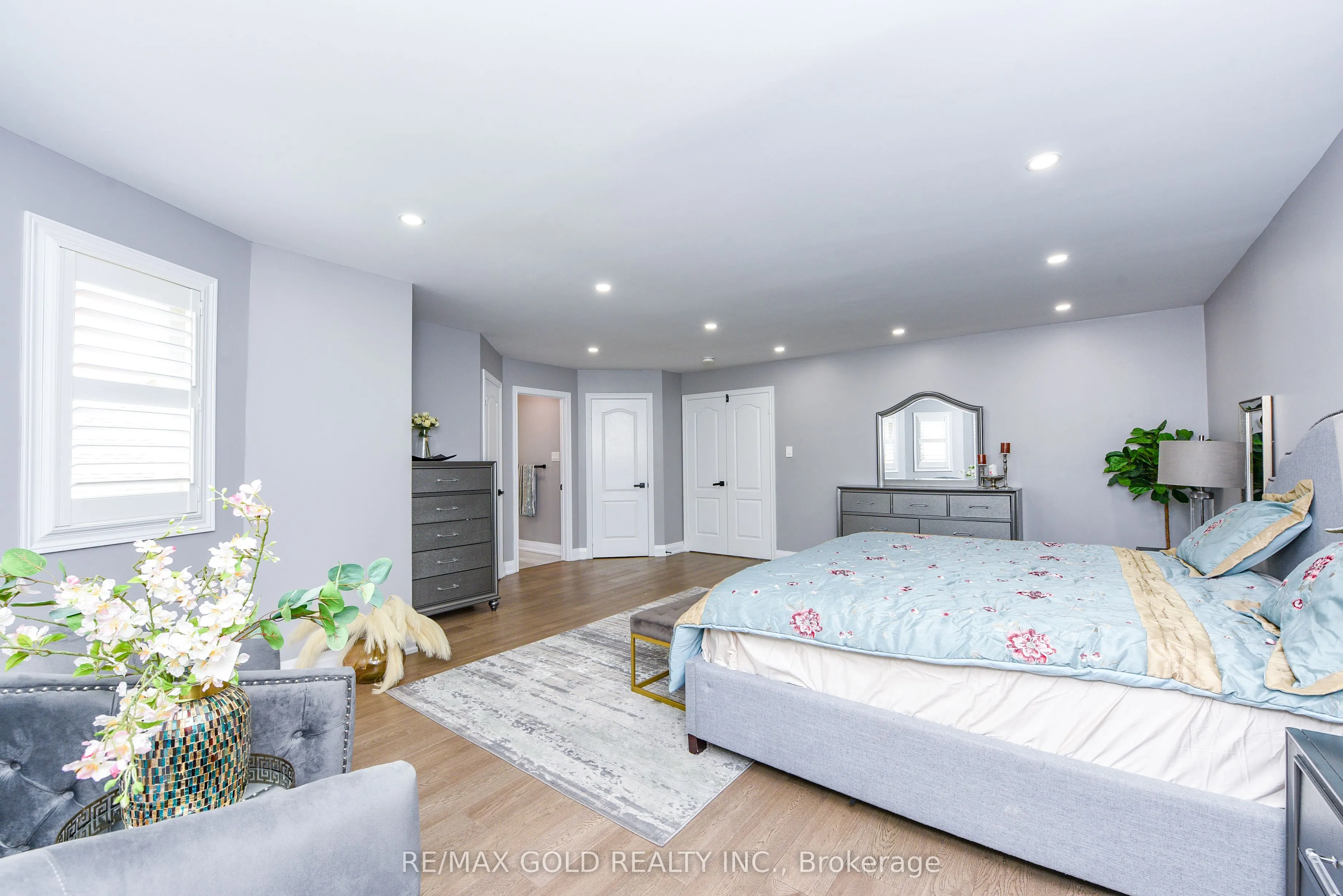 4 Gollop Crescent