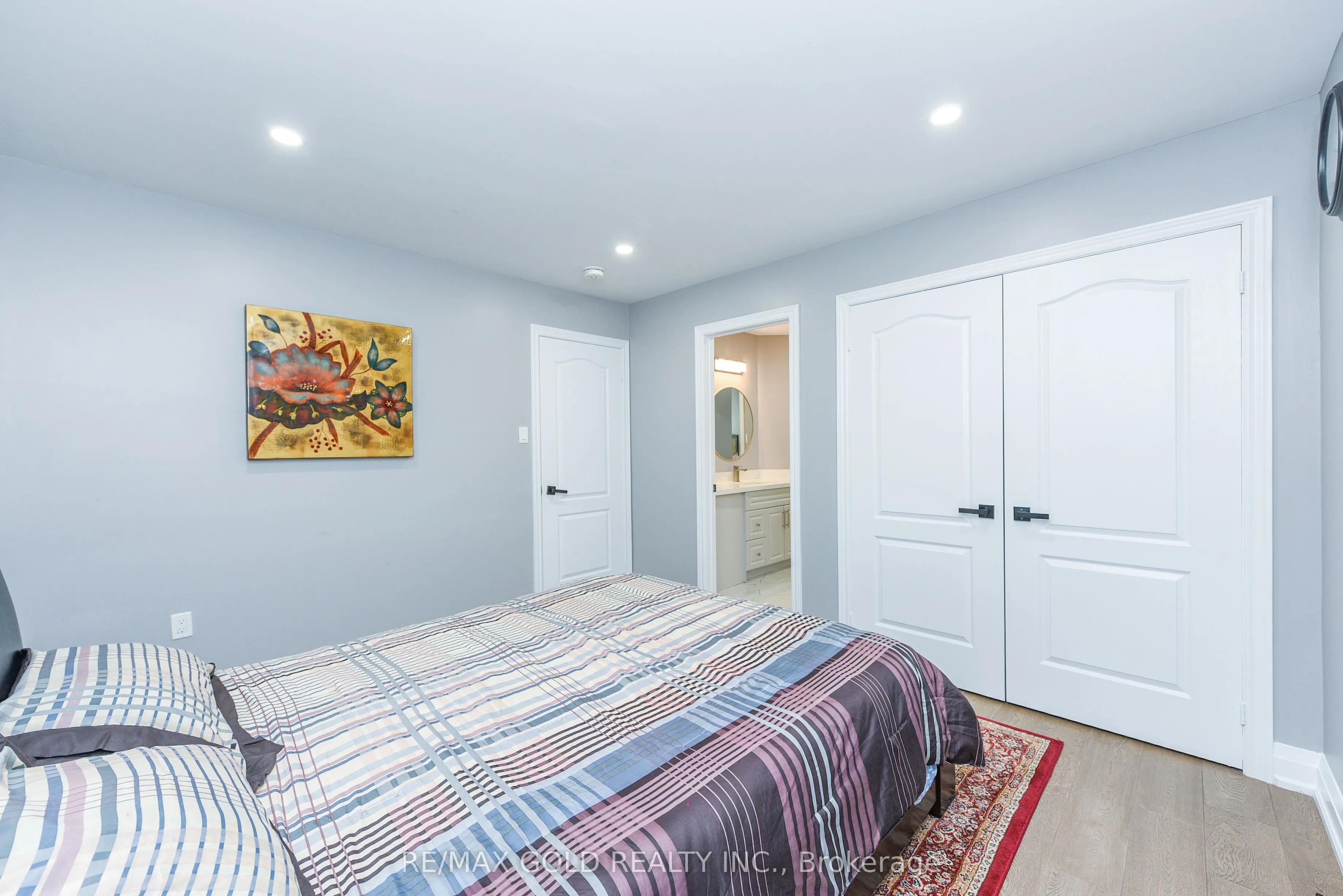 4 Gollop Crescent
