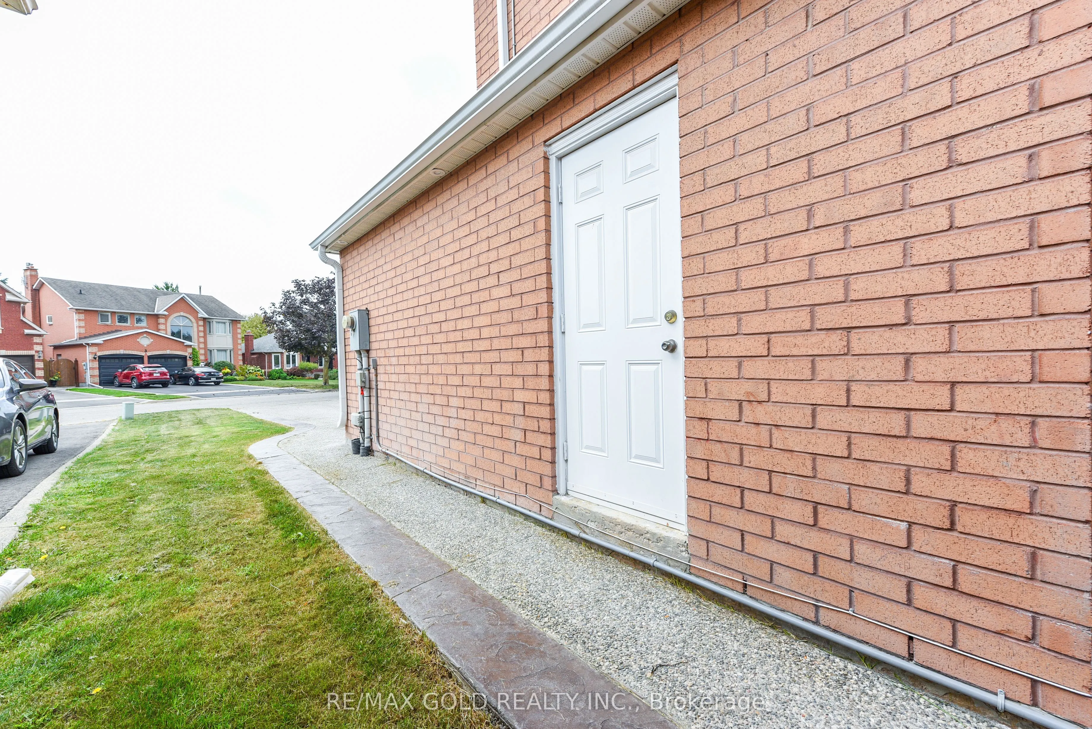 4 Gollop Crescent