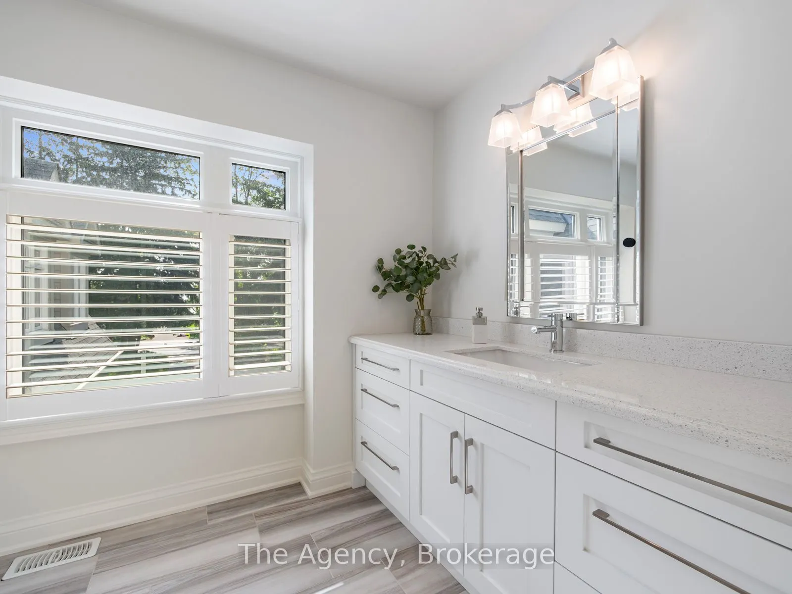 3087 Lakeshore Road