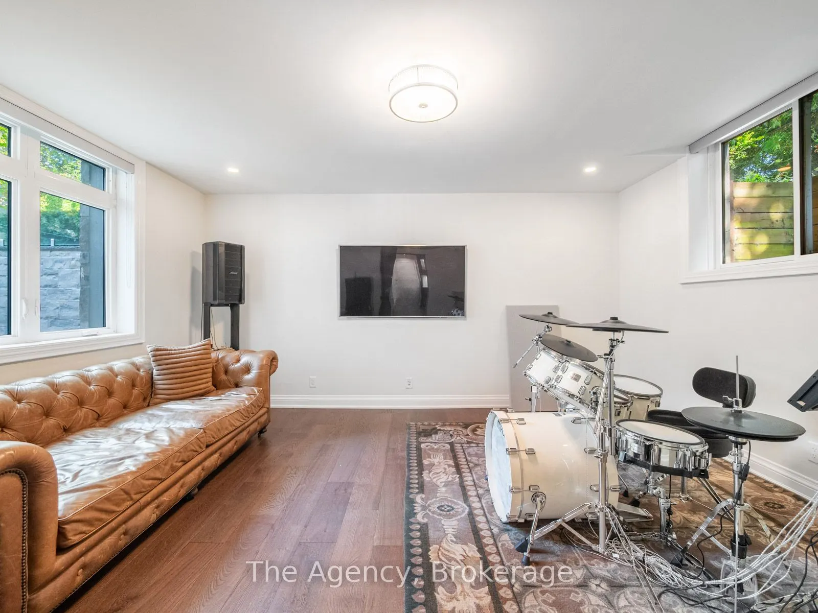 3087 Lakeshore Road