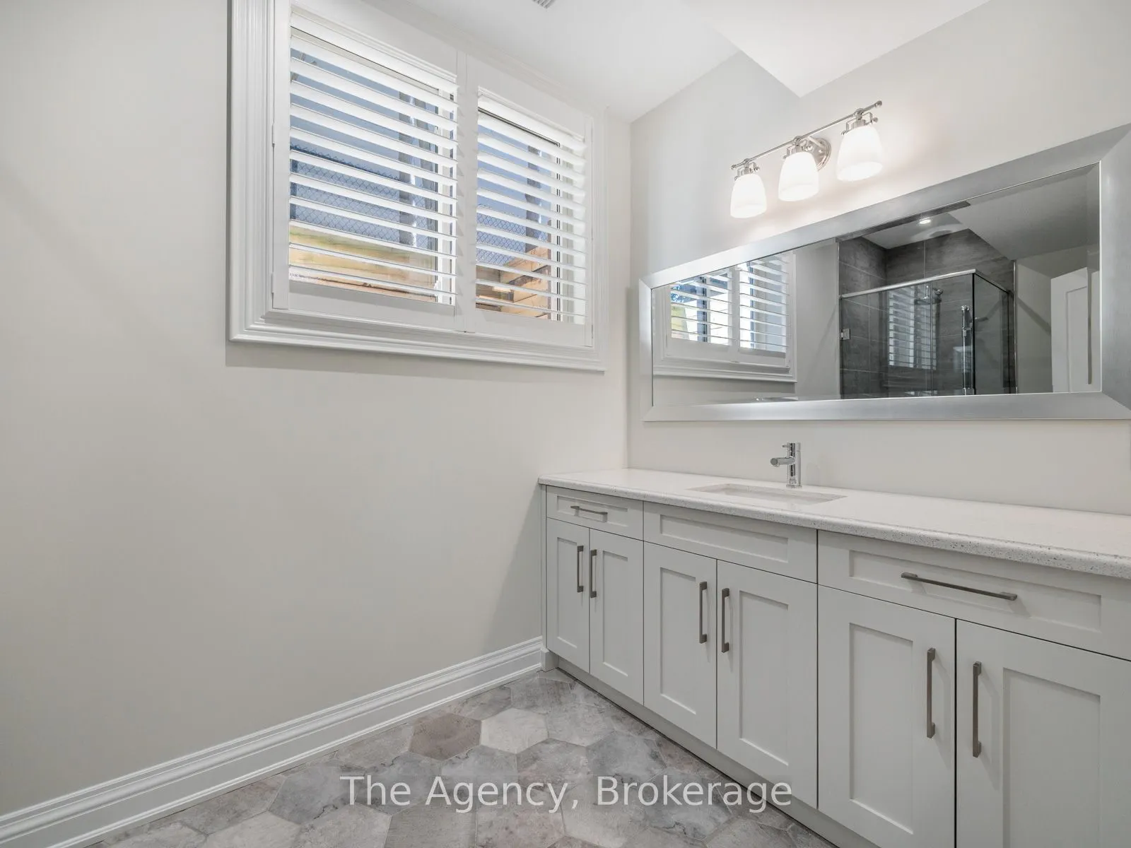 3087 Lakeshore Road