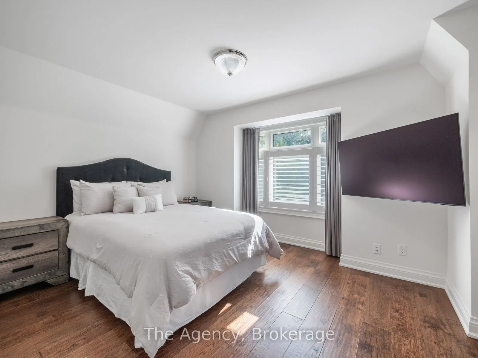3087 Lakeshore Road