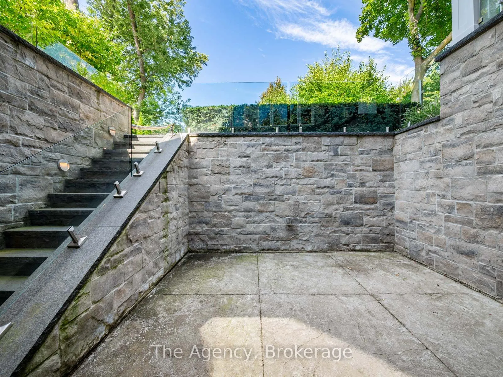 3087 Lakeshore Road