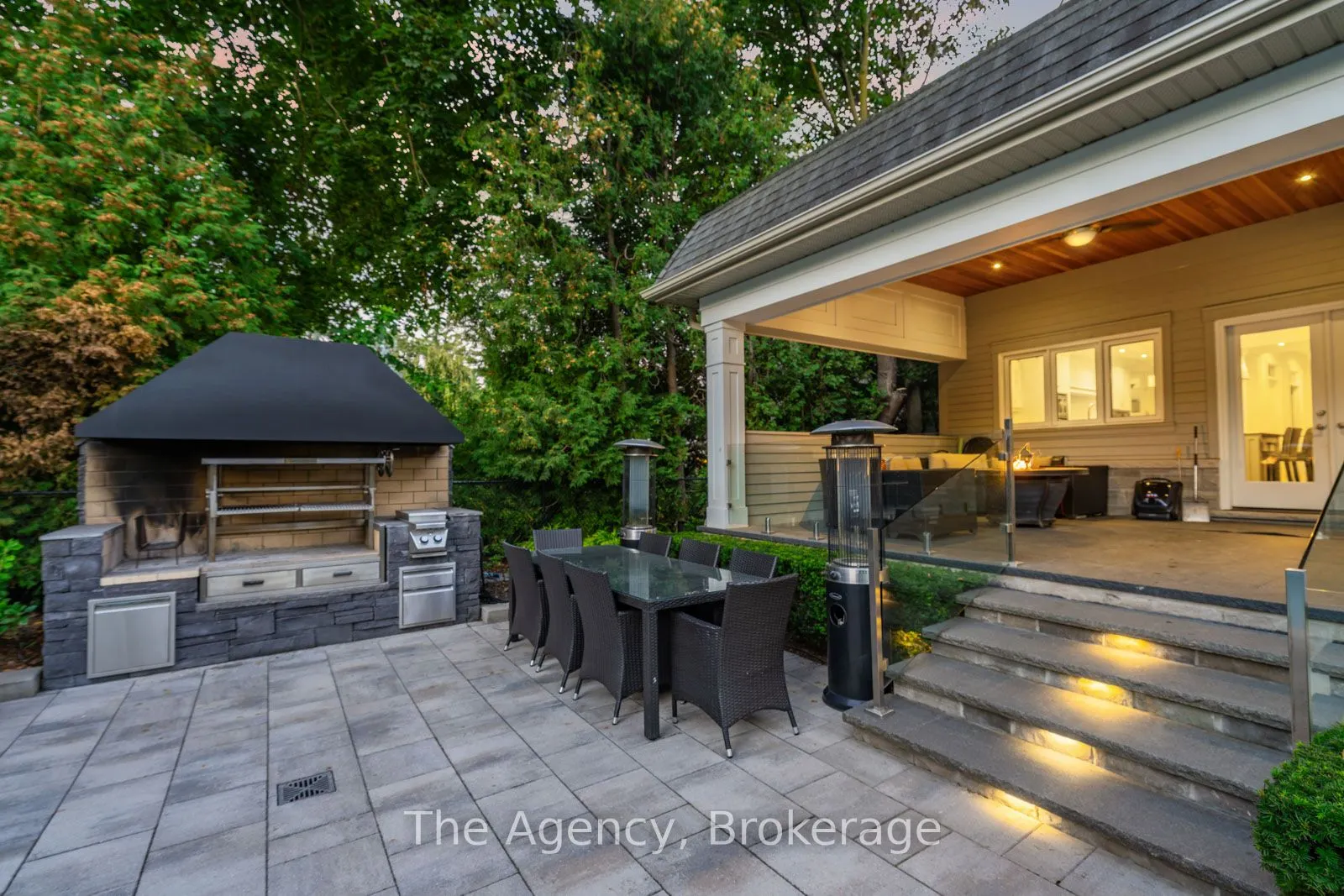 3087 Lakeshore Road