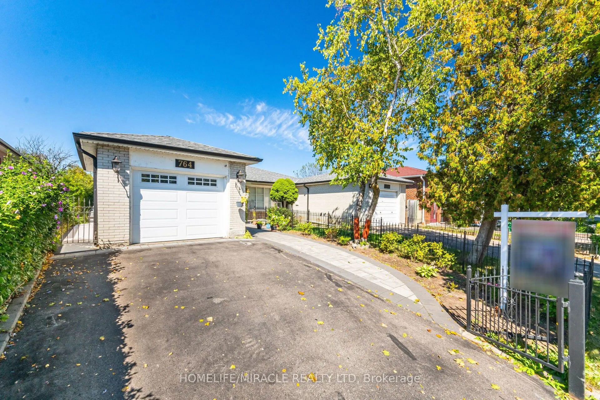 764 Eaglemount Crescent