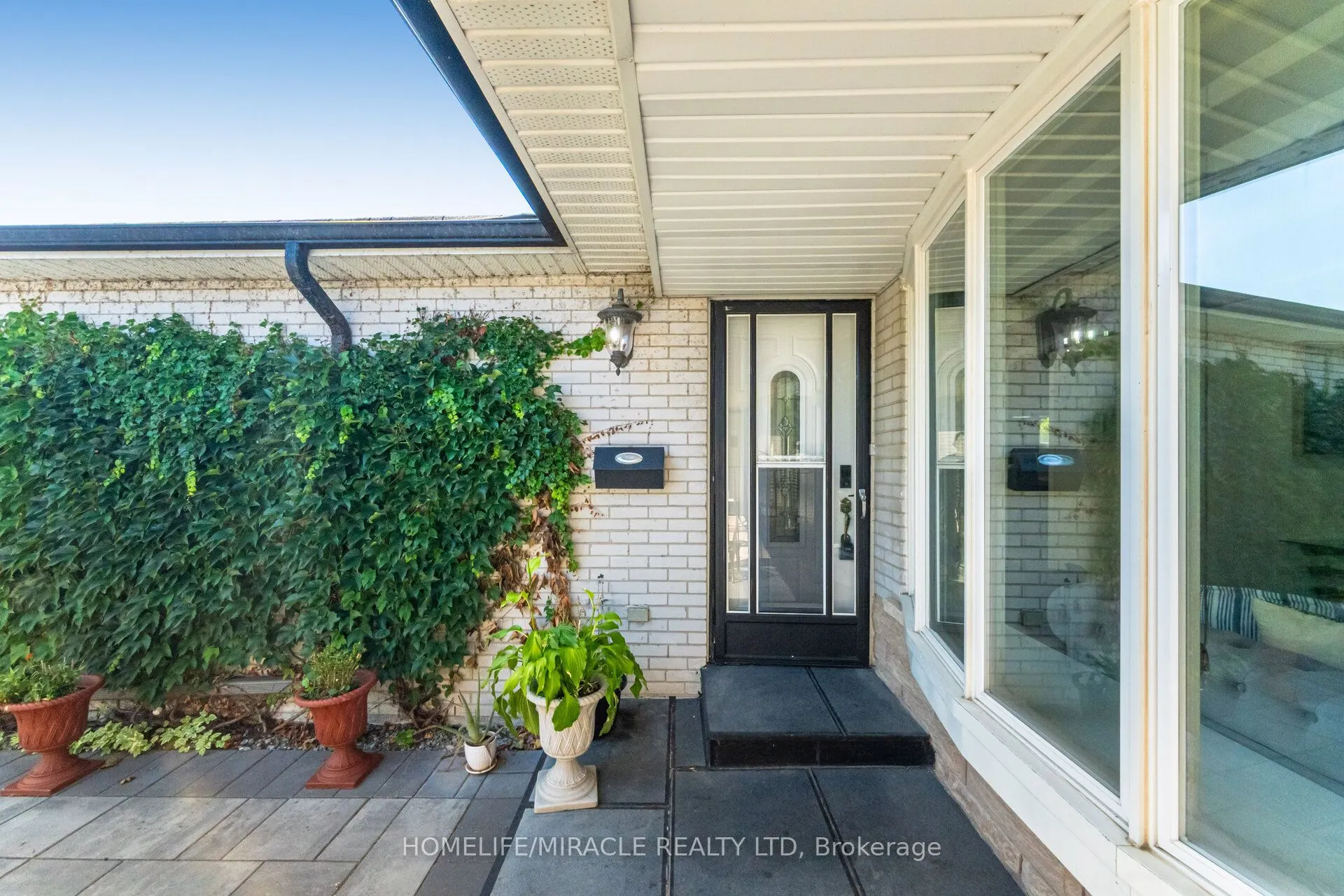 764 Eaglemount Crescent