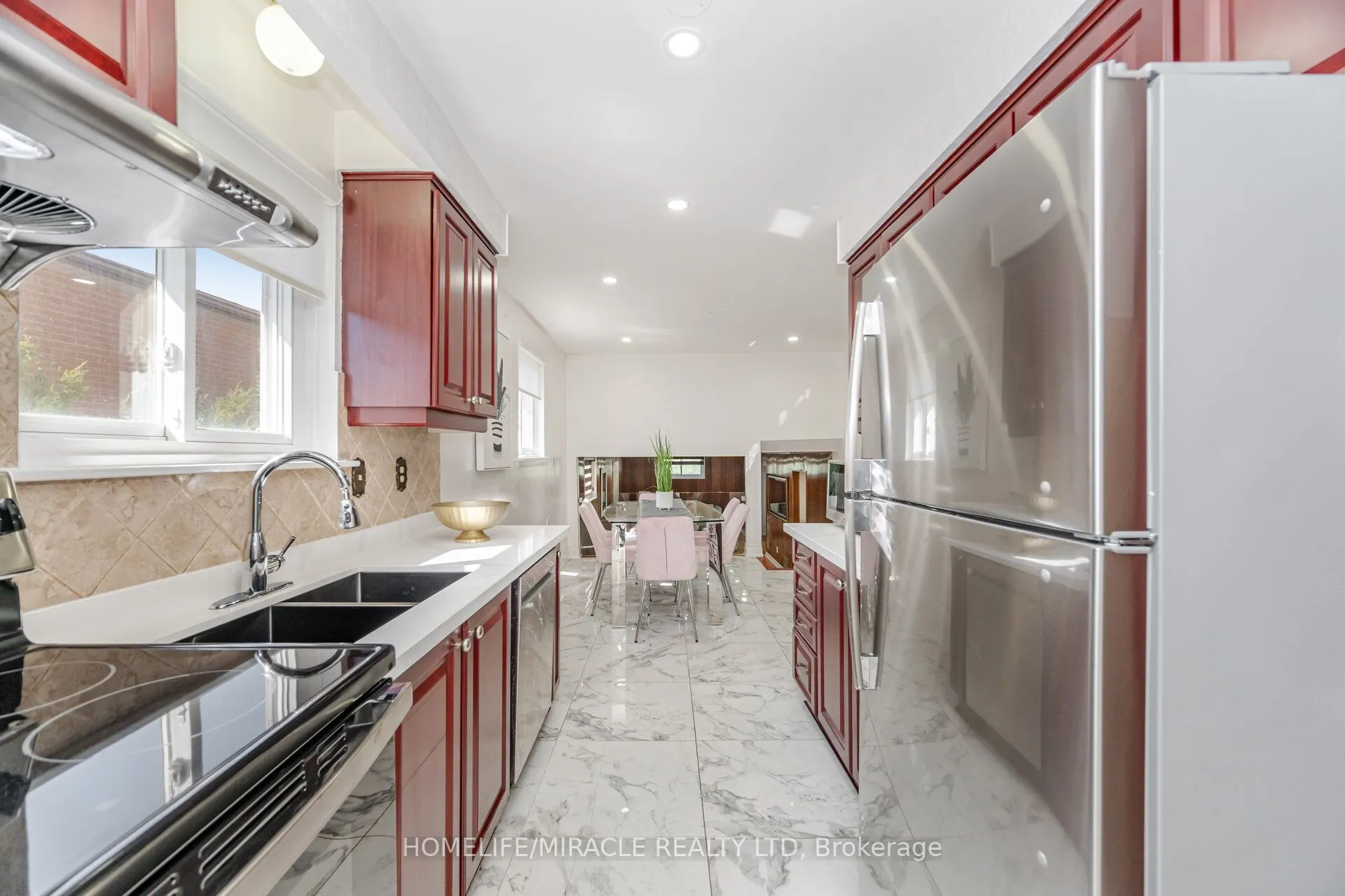 764 Eaglemount Crescent