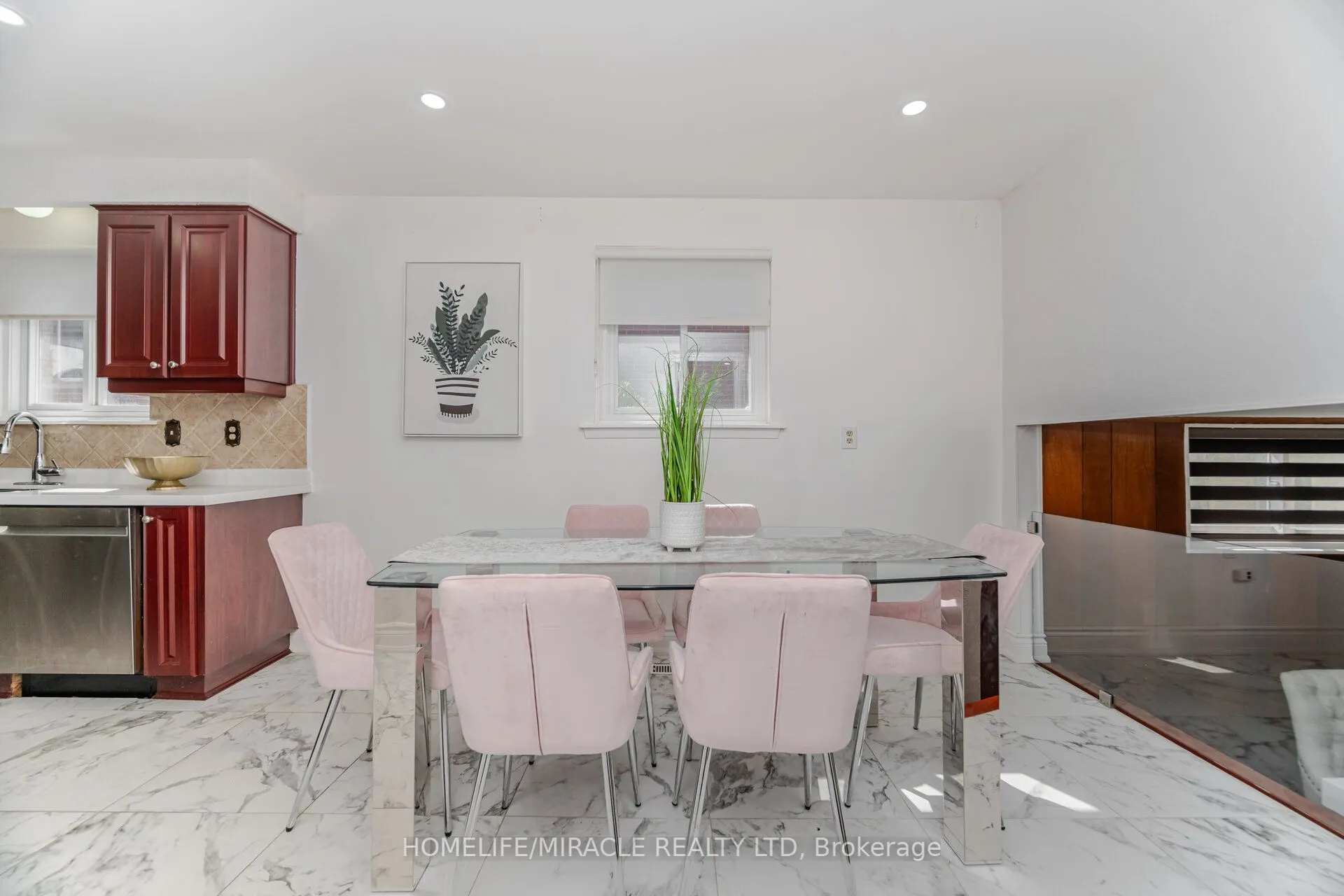 764 Eaglemount Crescent