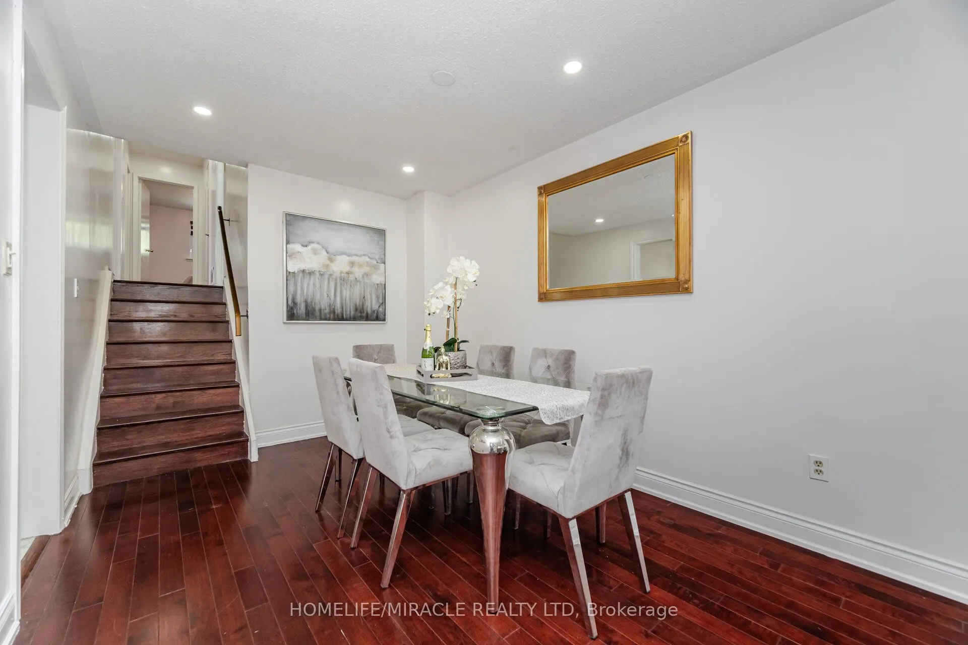 764 Eaglemount Crescent