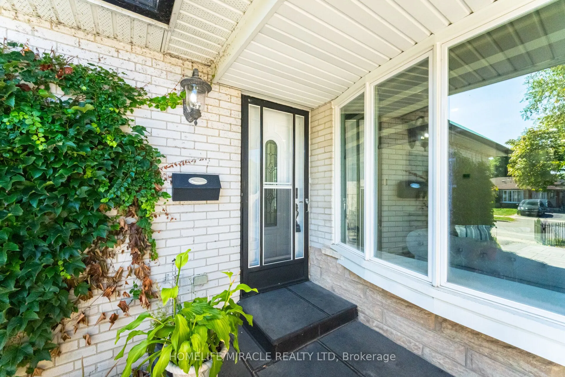 764 Eaglemount Crescent