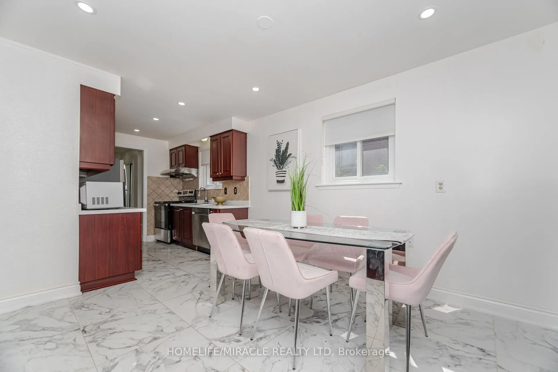 764 Eaglemount Crescent