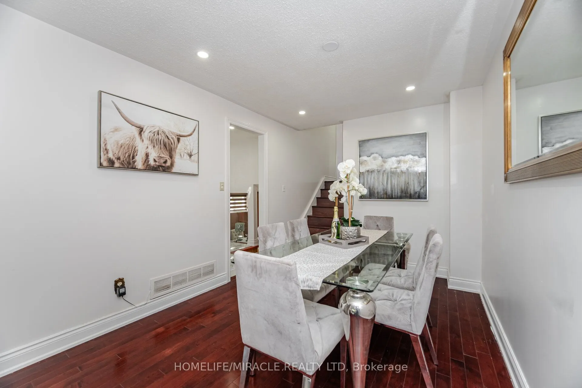 764 Eaglemount Crescent