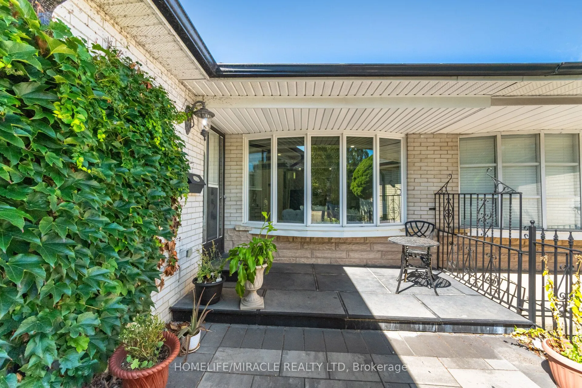 764 Eaglemount Crescent
