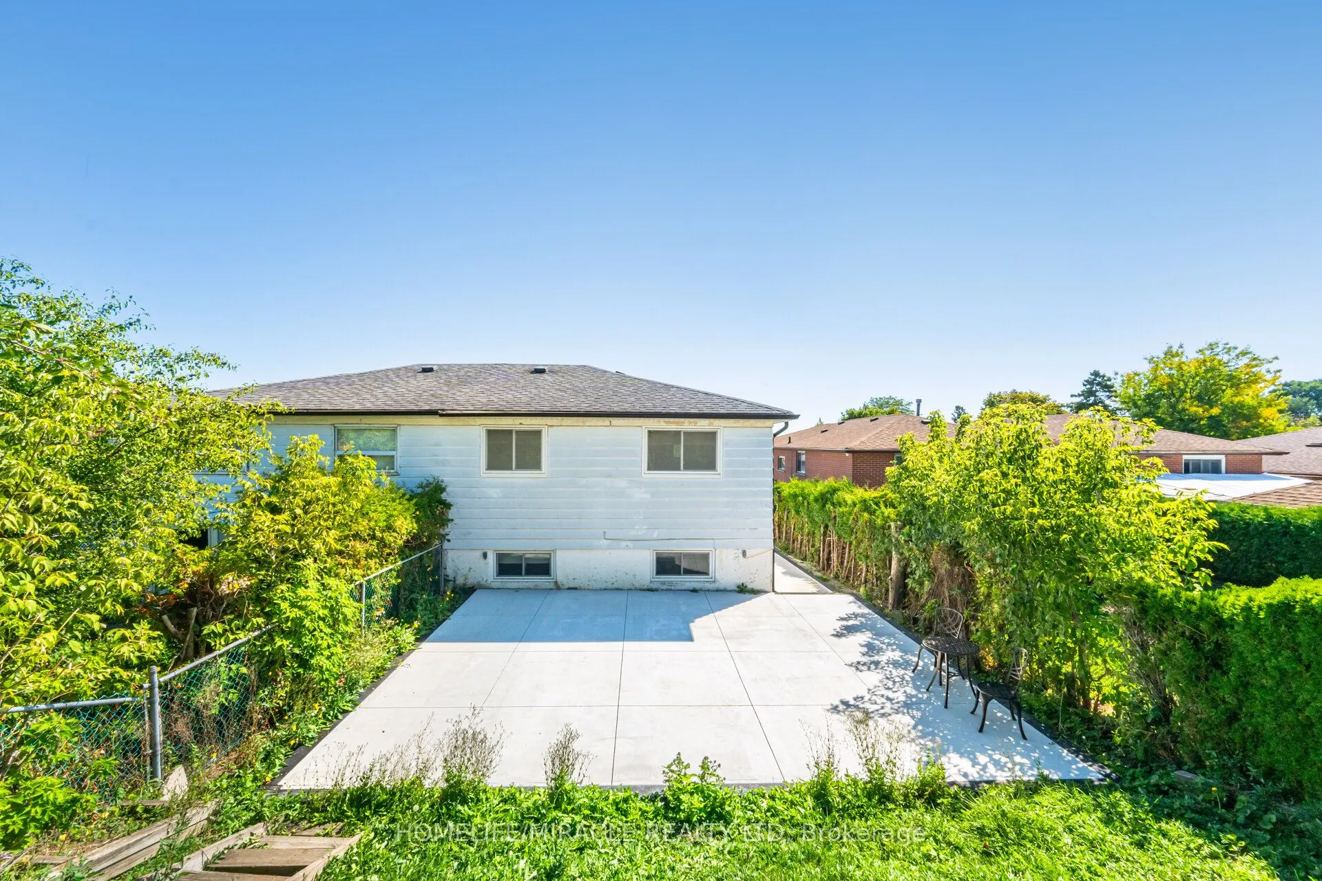 764 Eaglemount Crescent