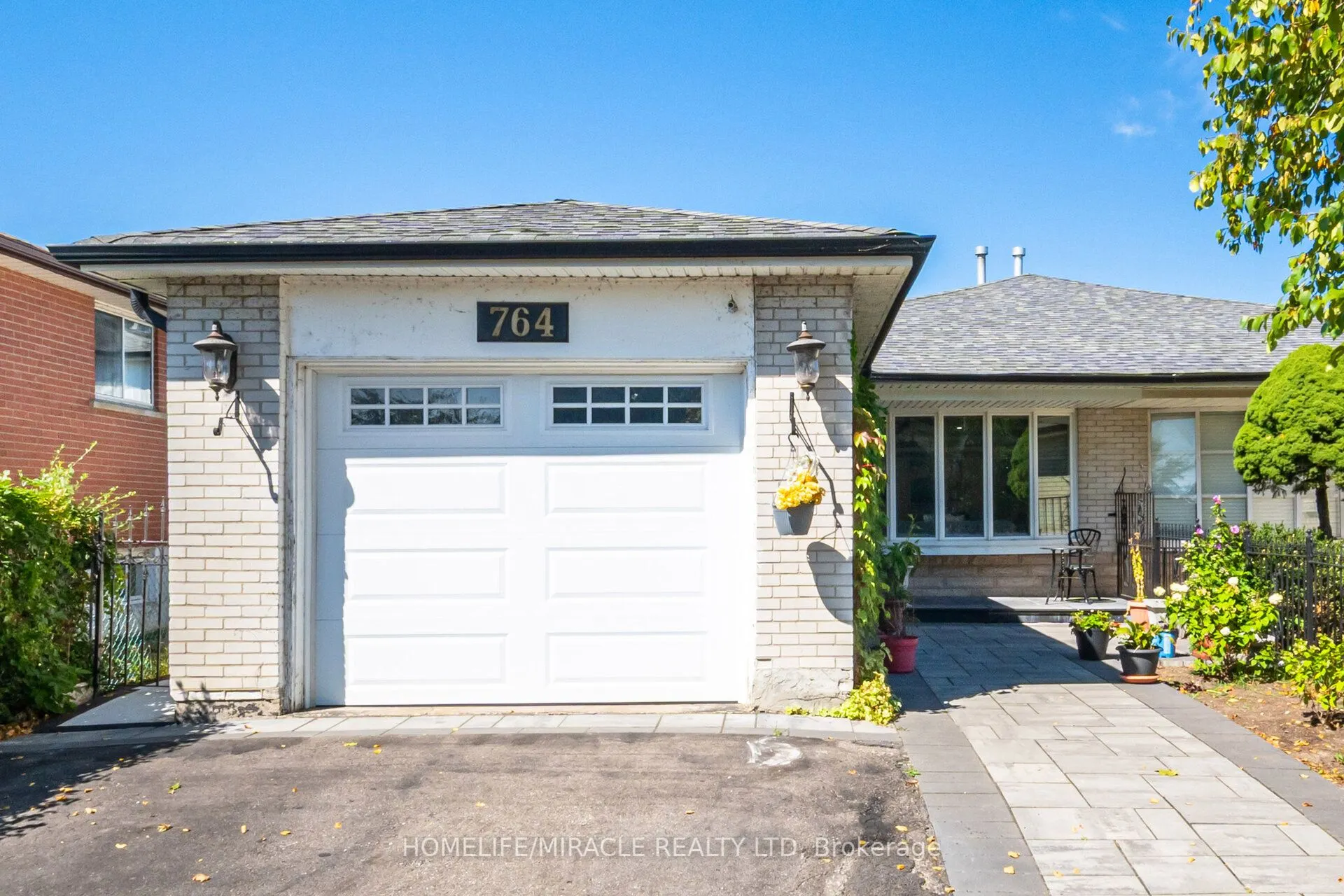 764 Eaglemount Crescent