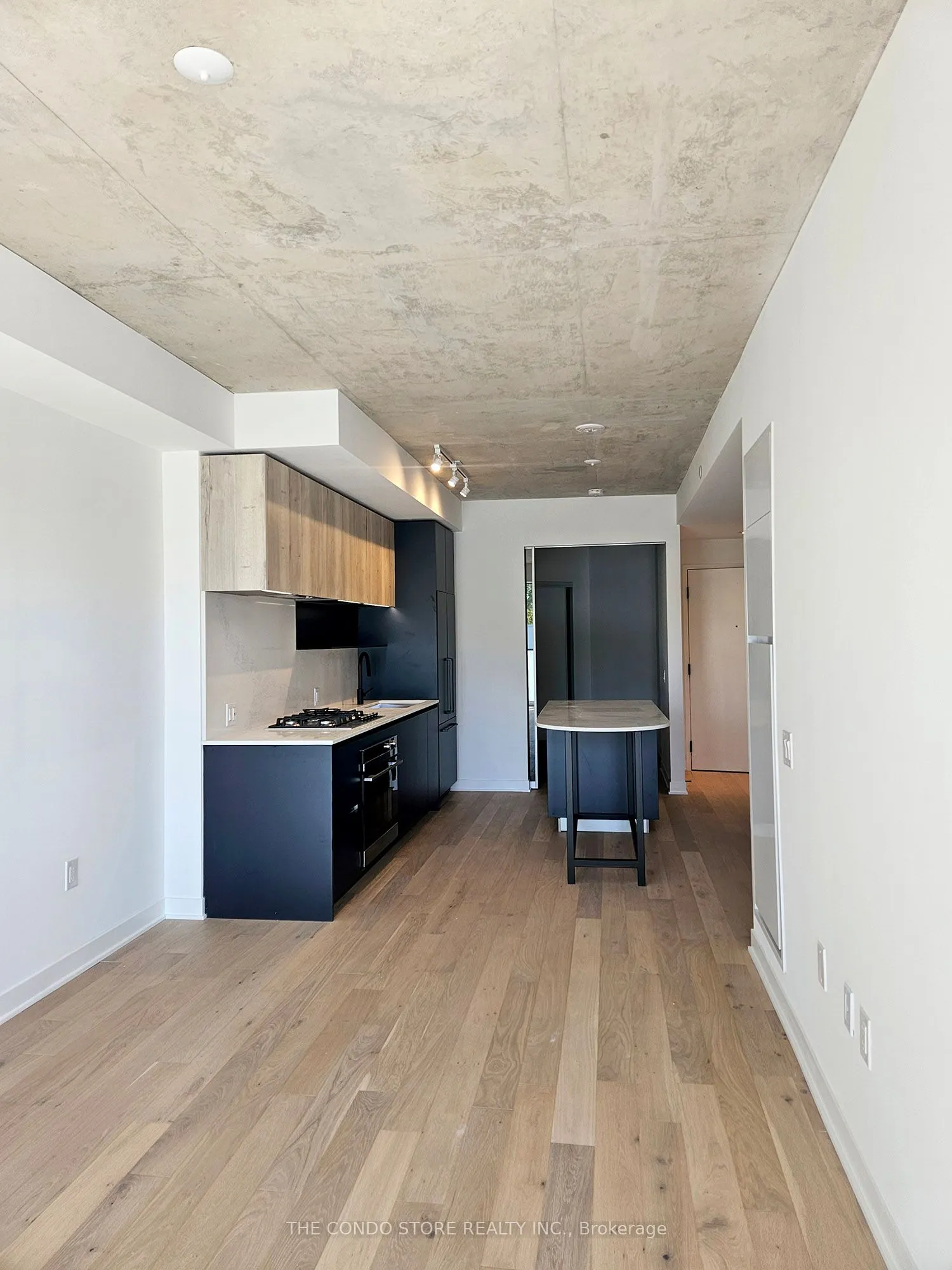 2625 Dundas Street W, #402