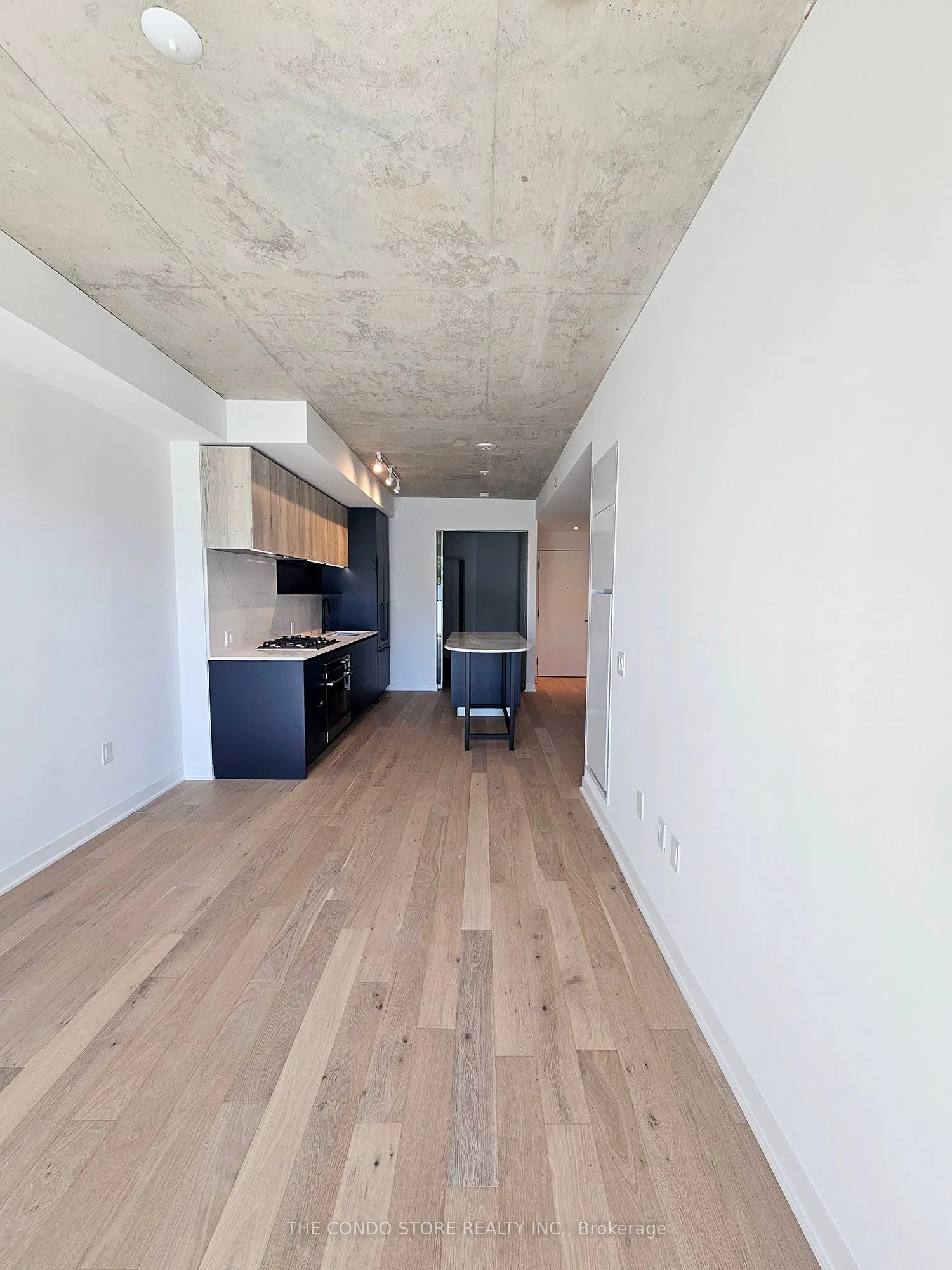 2625 Dundas Street W, #402