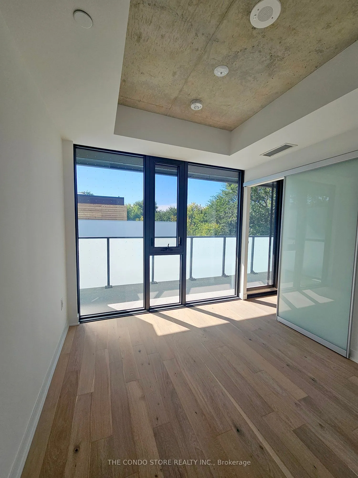 2625 Dundas Street W, #402