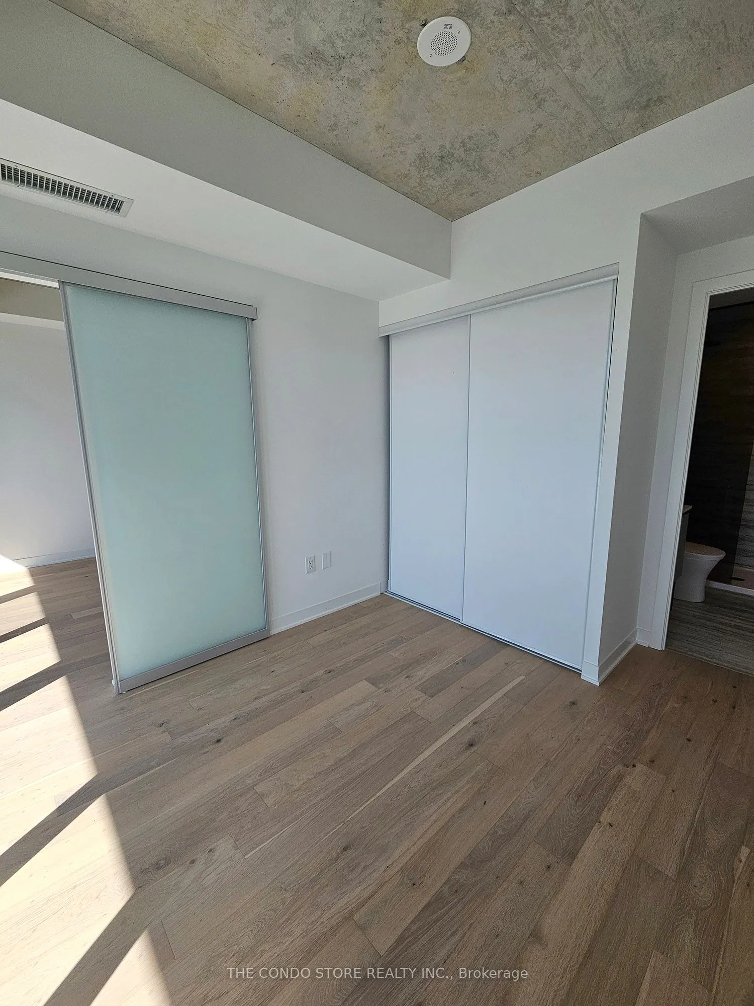 2625 Dundas Street W, #402