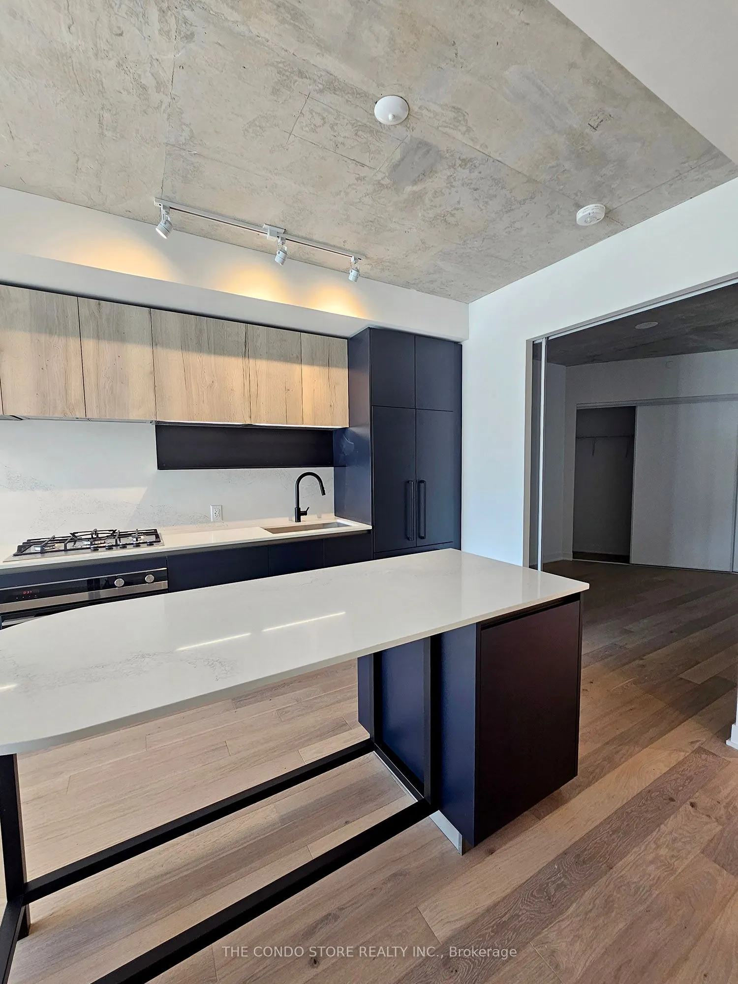 2625 Dundas Street W, #402