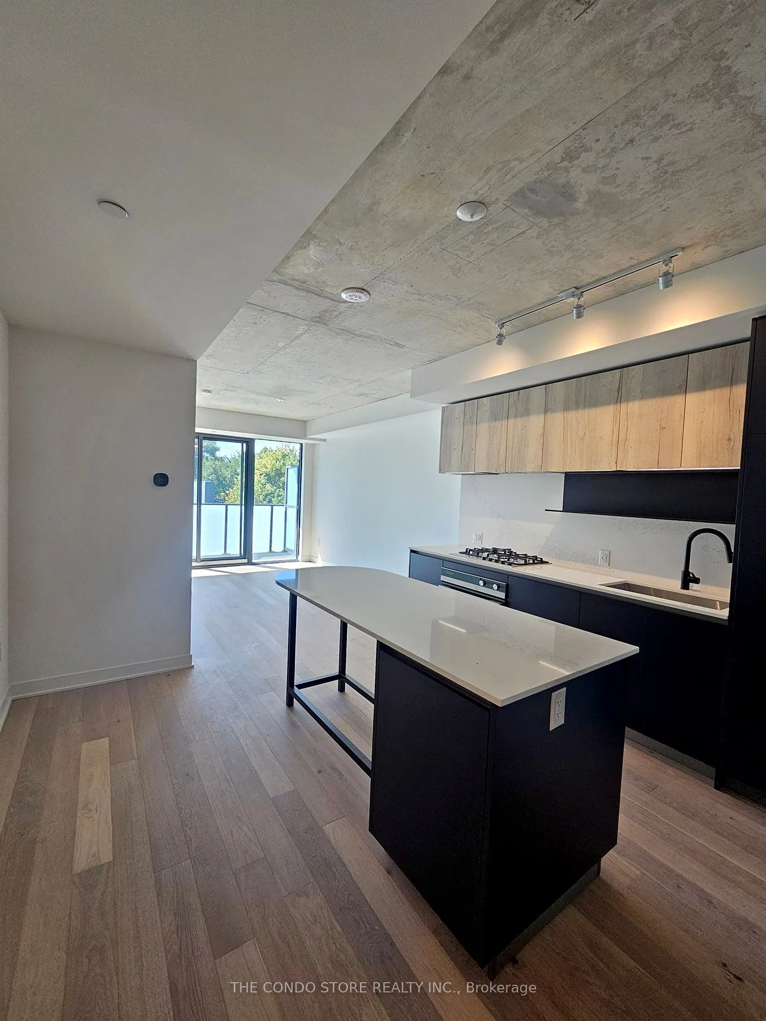 2625 Dundas Street W, #402