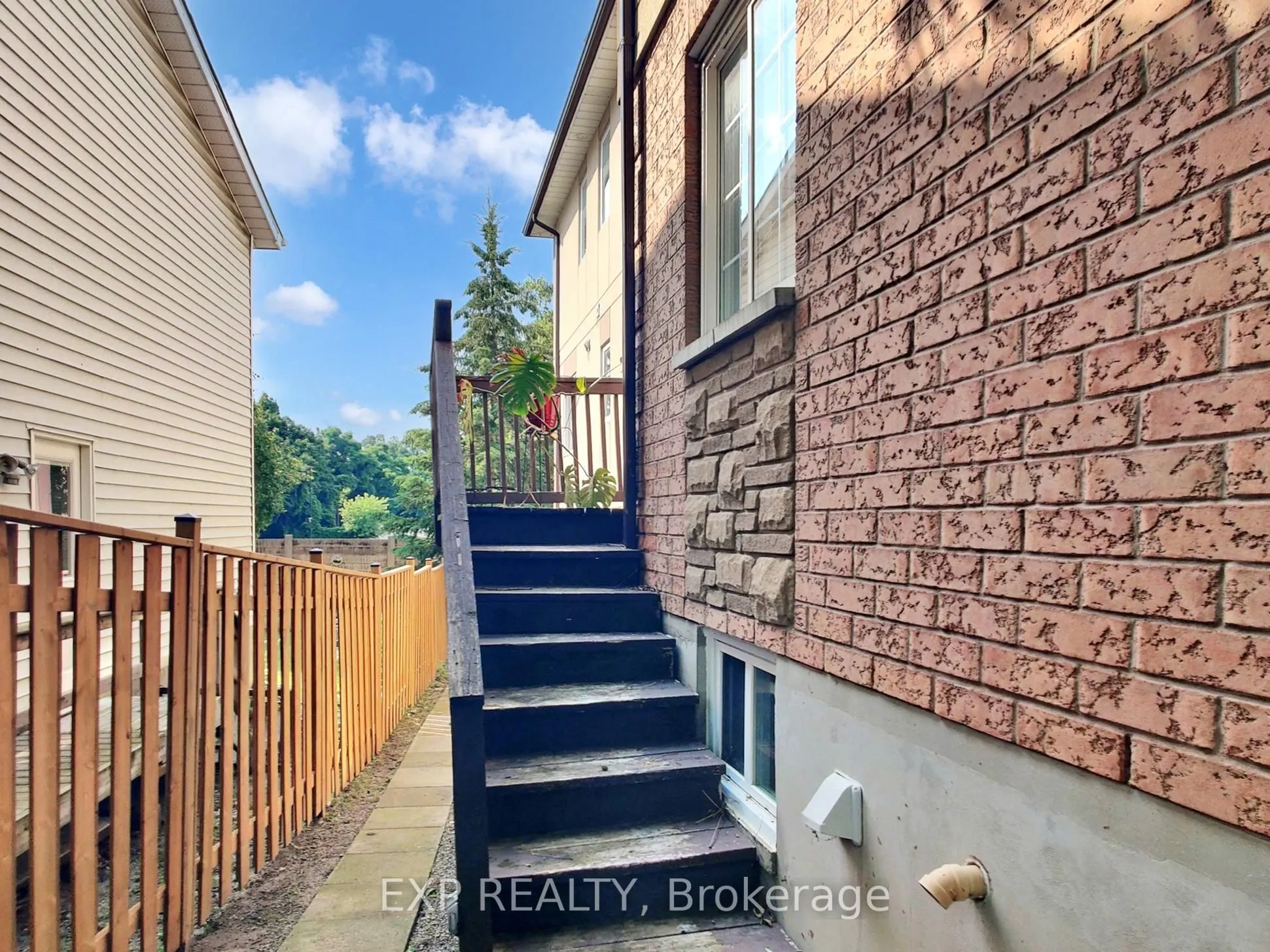 6 English Street