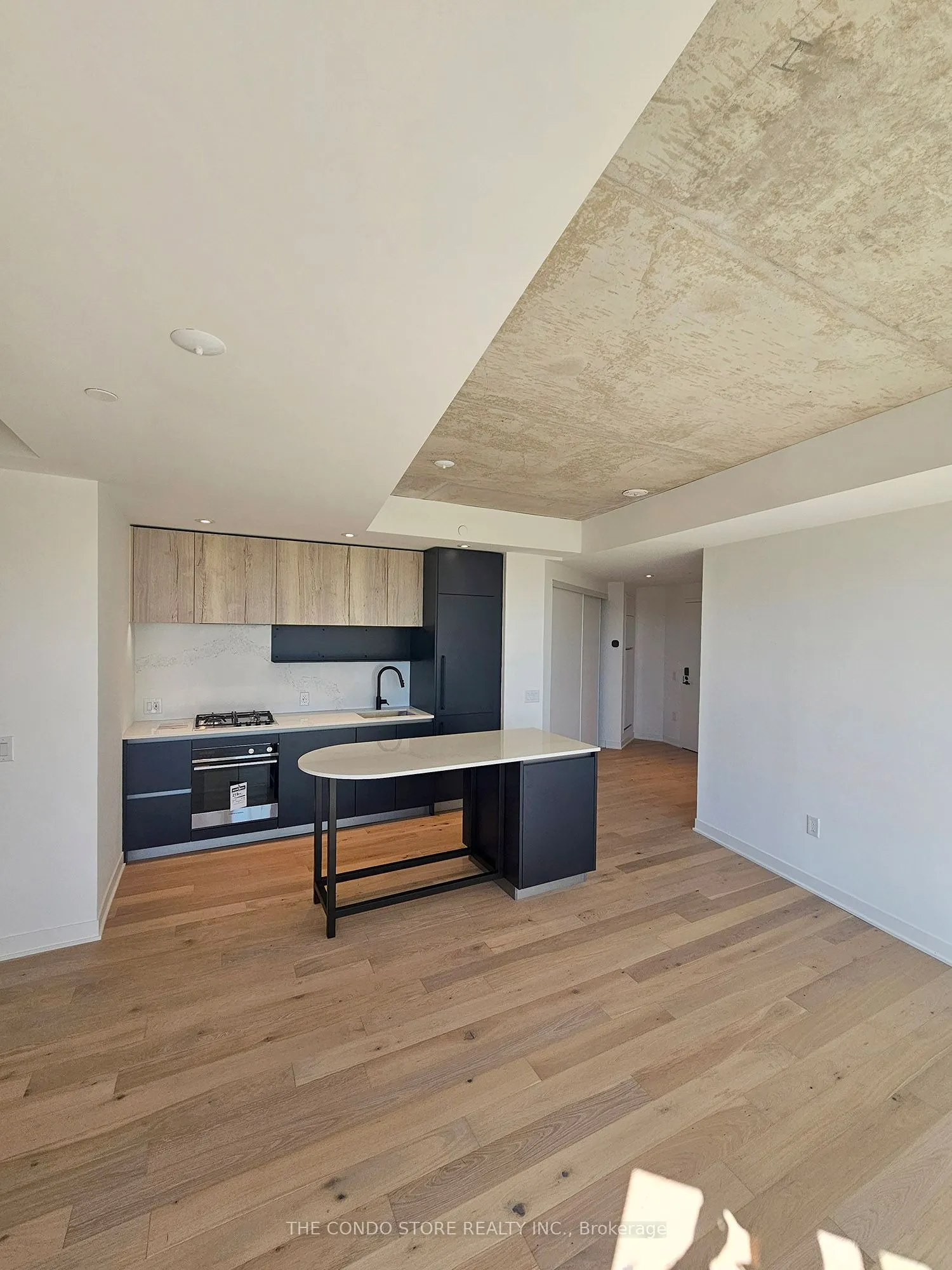 2625 Dundas Street W, #714