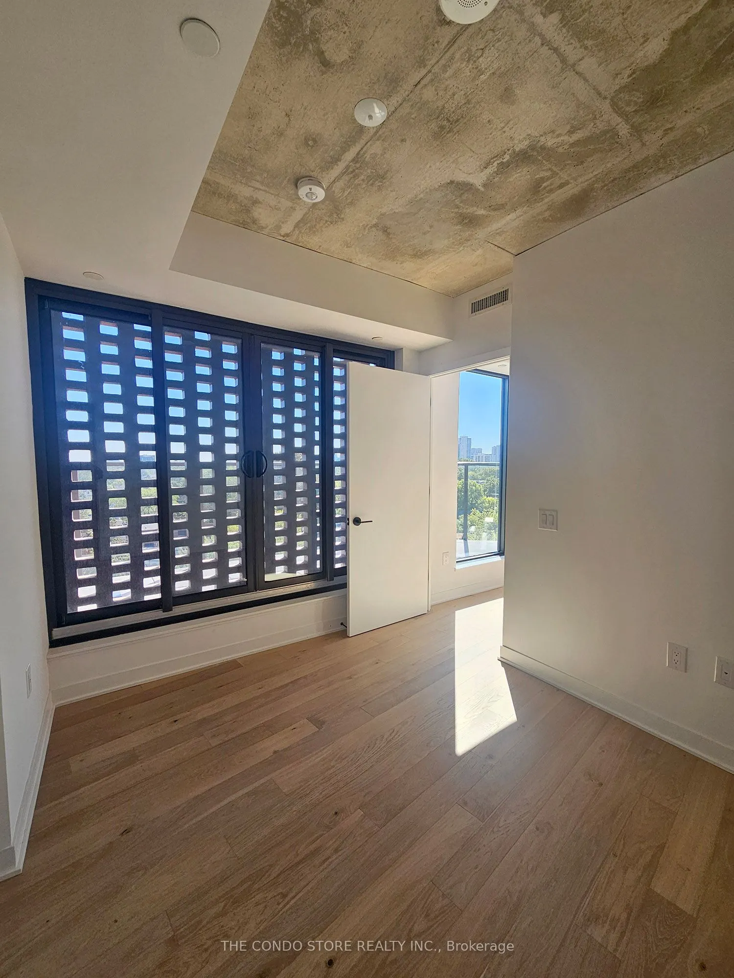 2625 Dundas Street W, #714