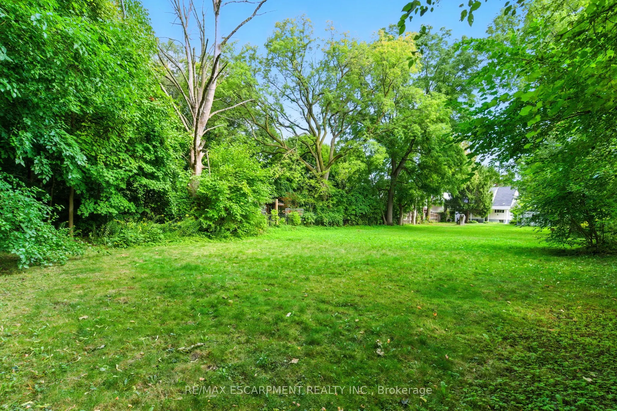 1494 Haig Boulevard