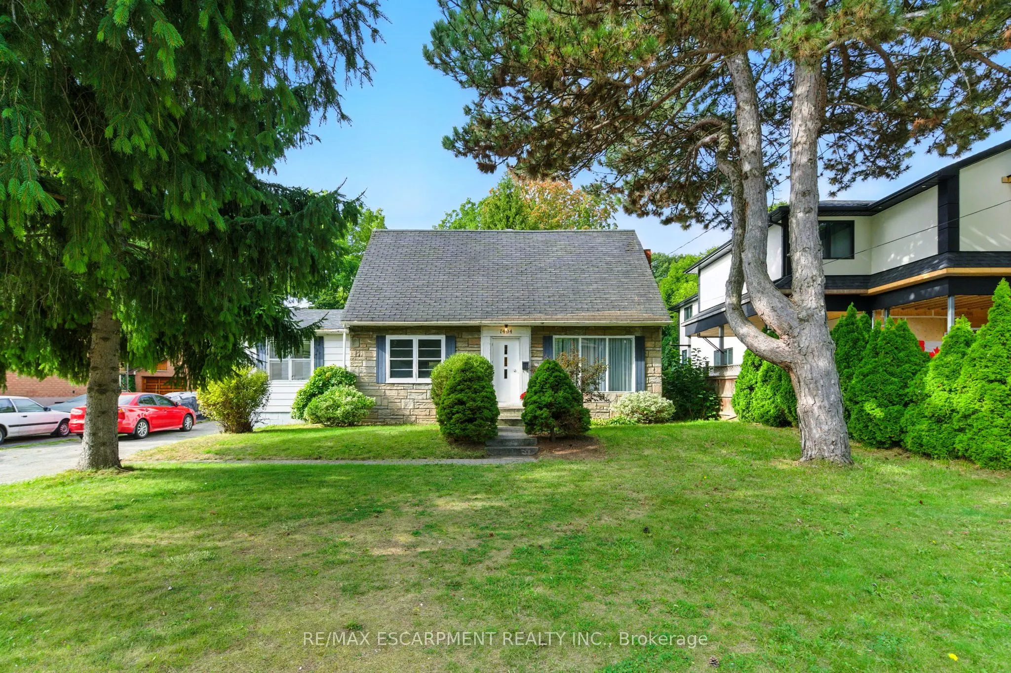 1494 Haig Boulevard