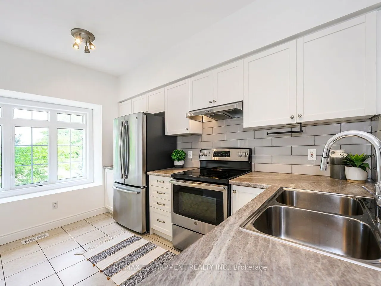5080 Fairview Street, #15