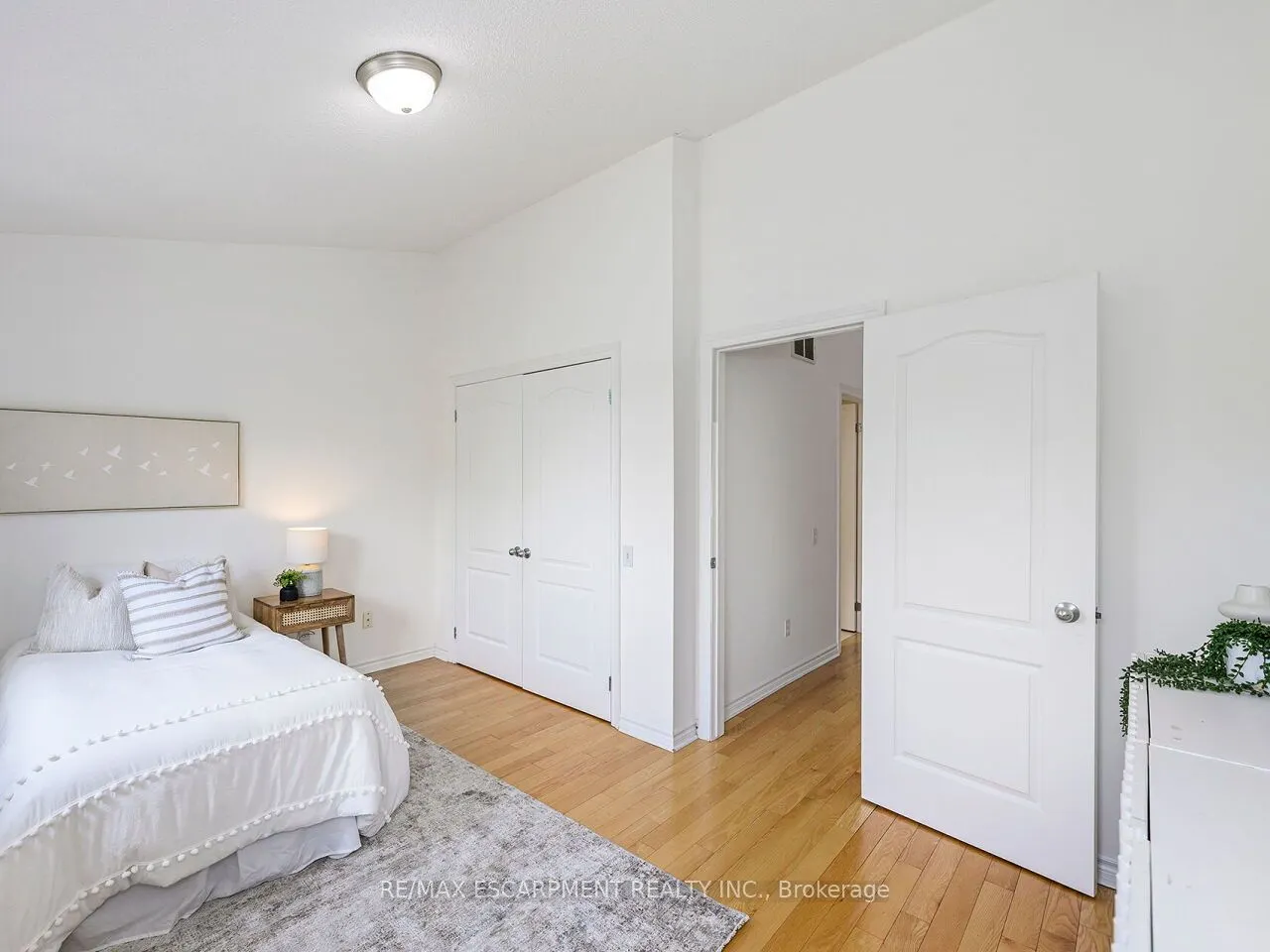 5080 Fairview Street, #15