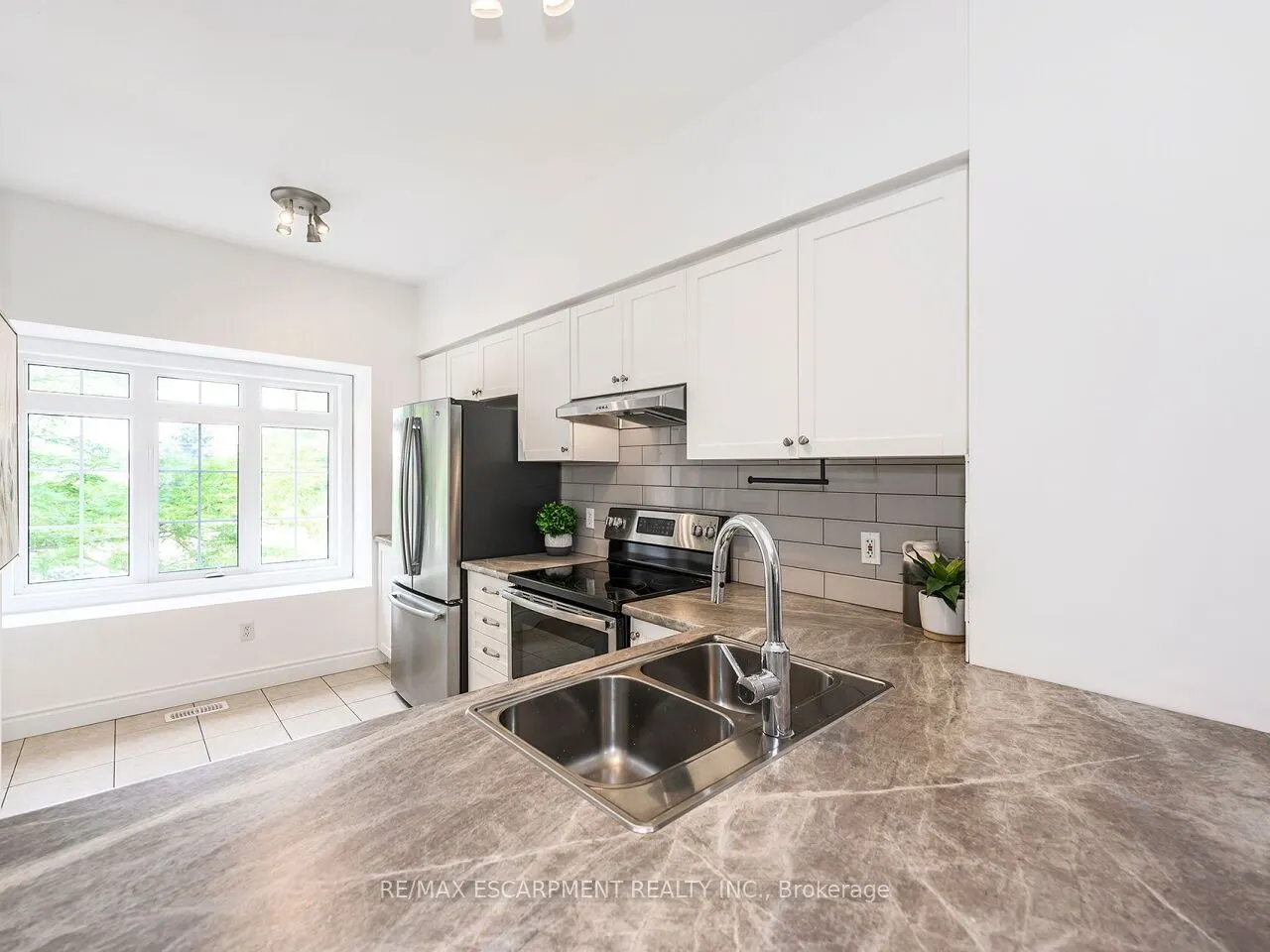 5080 Fairview Street, #15