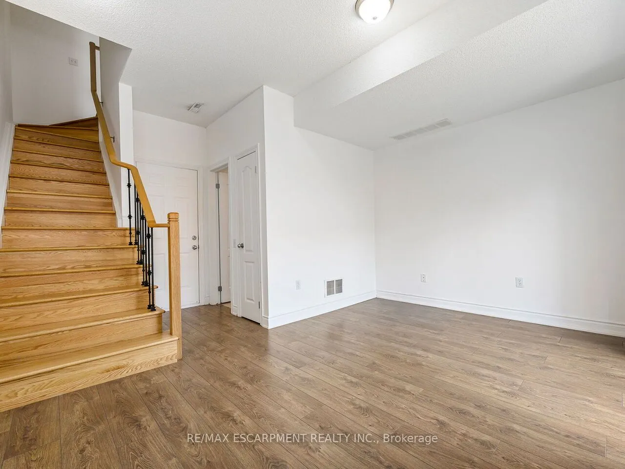 5080 Fairview Street, #15