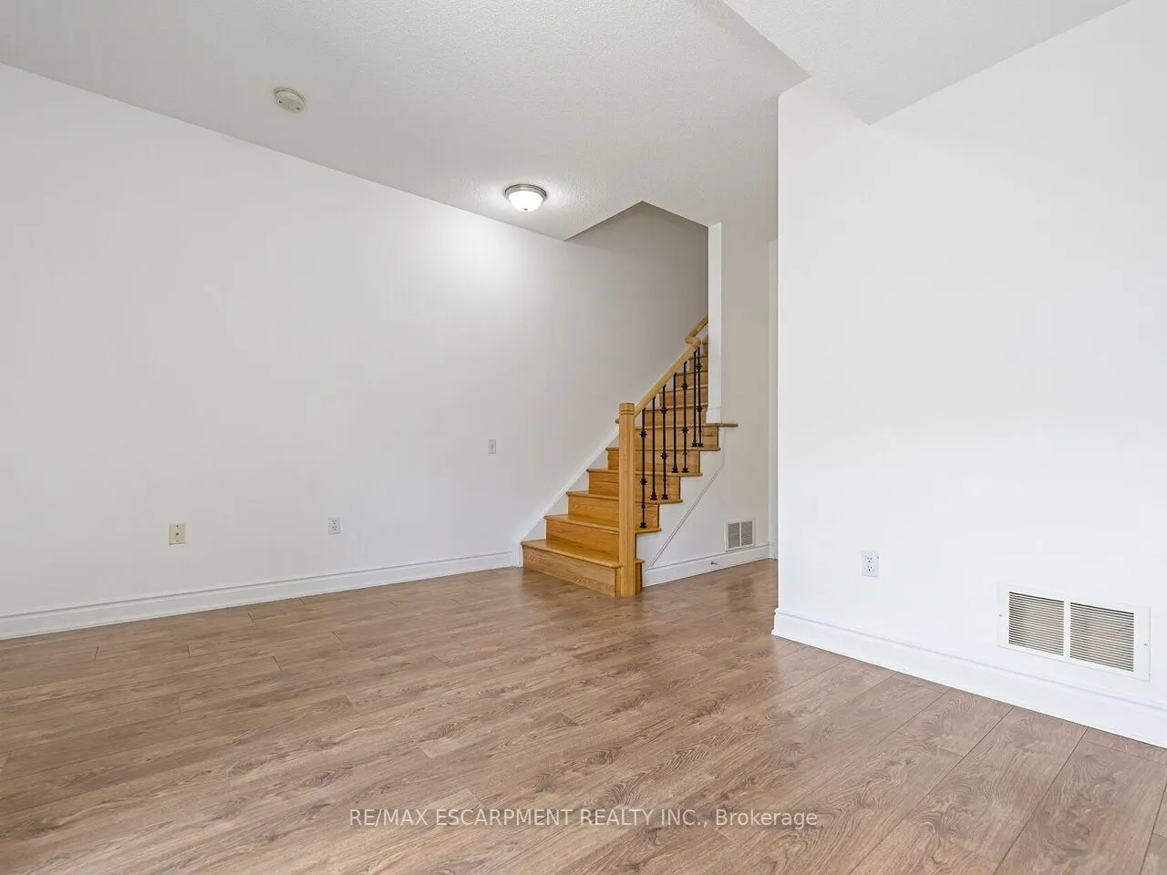 5080 Fairview Street, #15