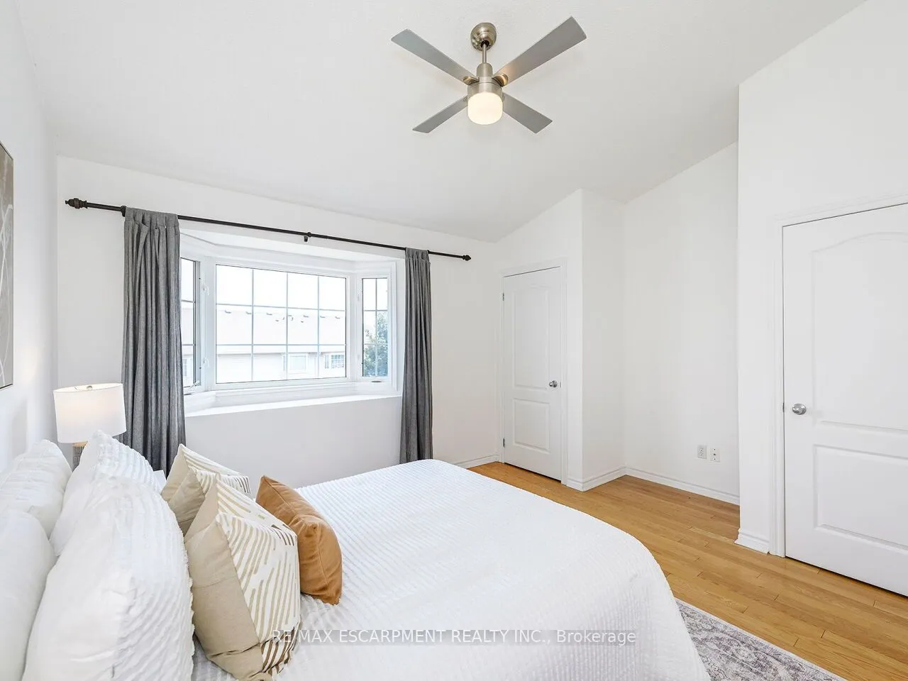 5080 Fairview Street, #15