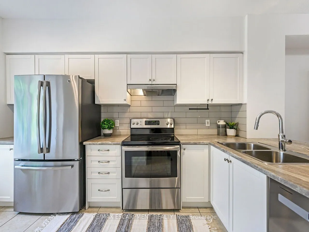 5080 Fairview Street, #15