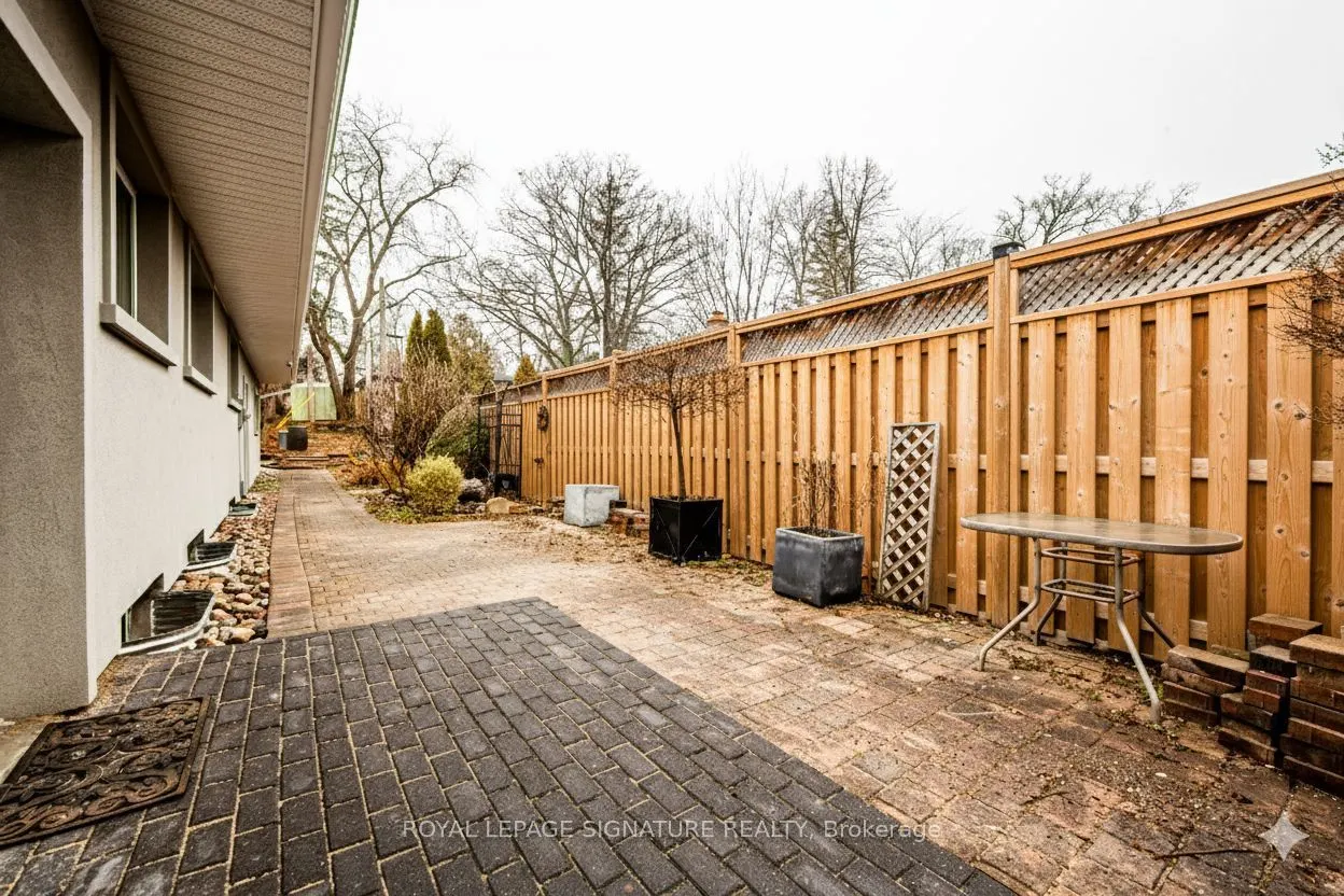 1205 Gainsborough Drive, #Lower