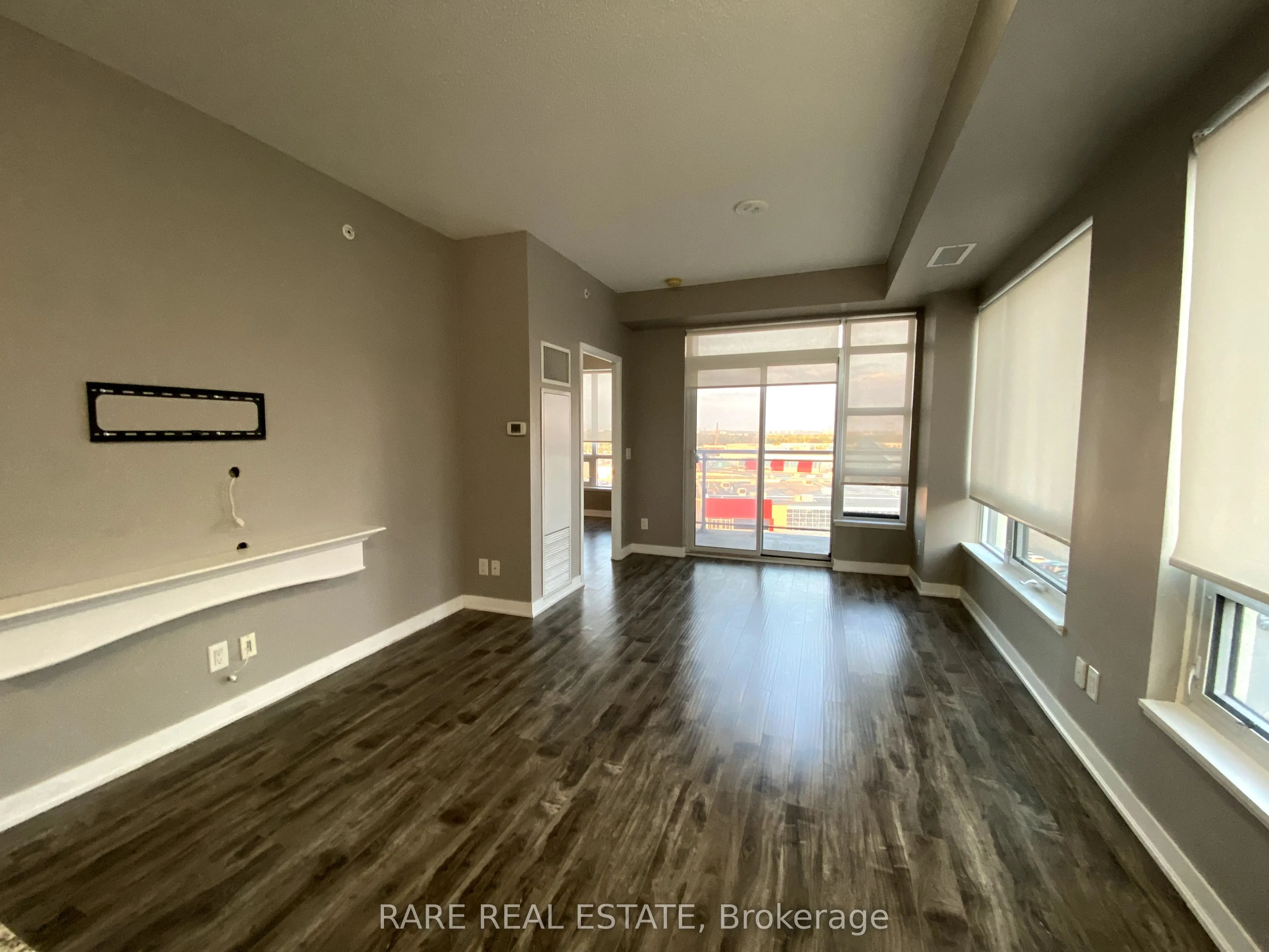 840 Queens Plate Drive, #911