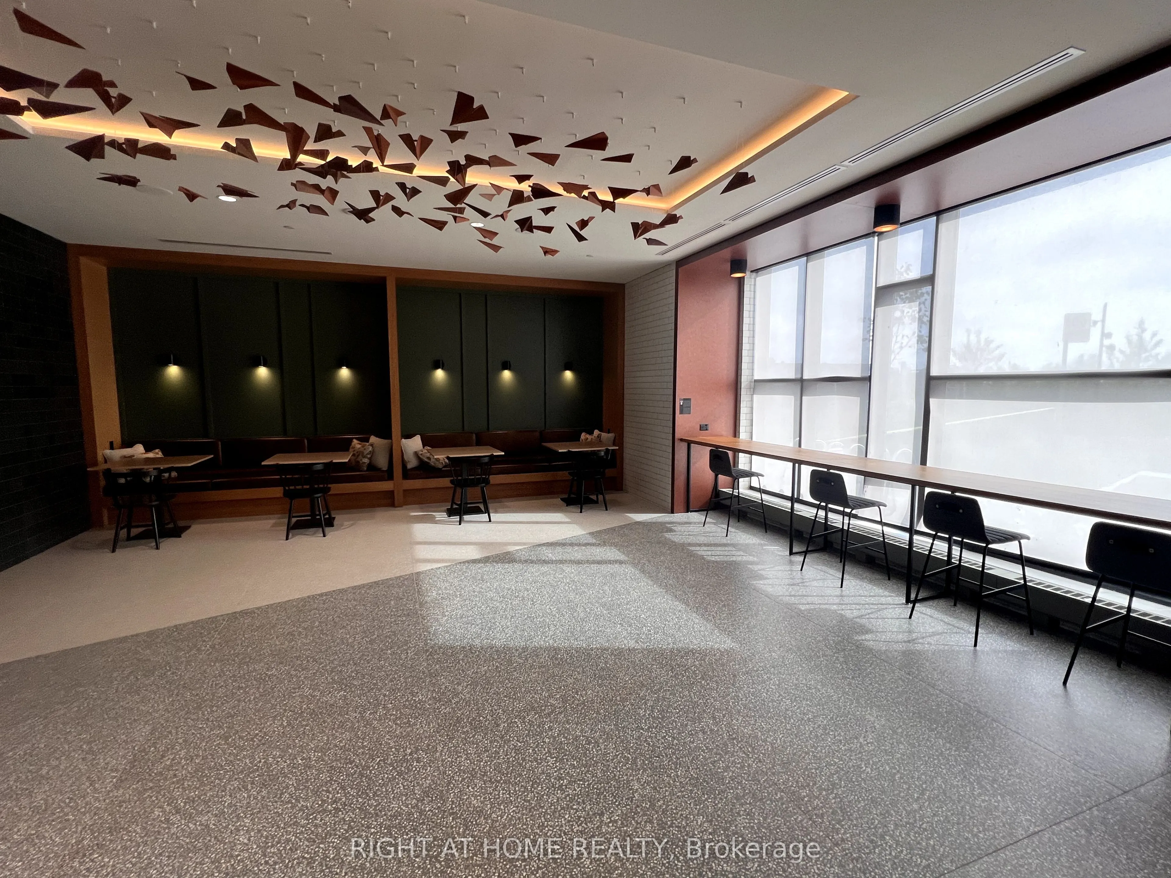2495 Eglinton Avenue W, #809