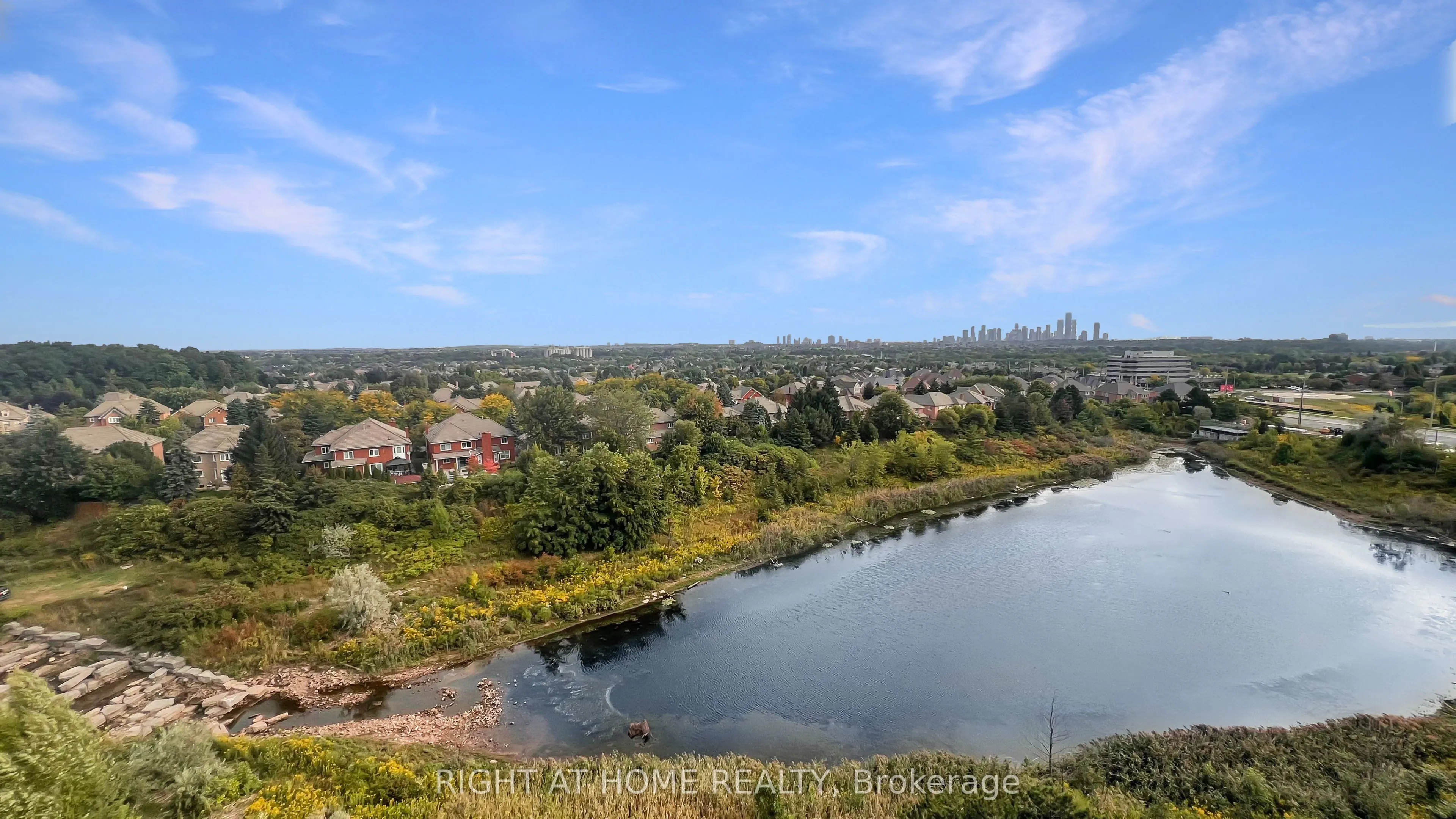 2495 Eglinton Avenue W, #809