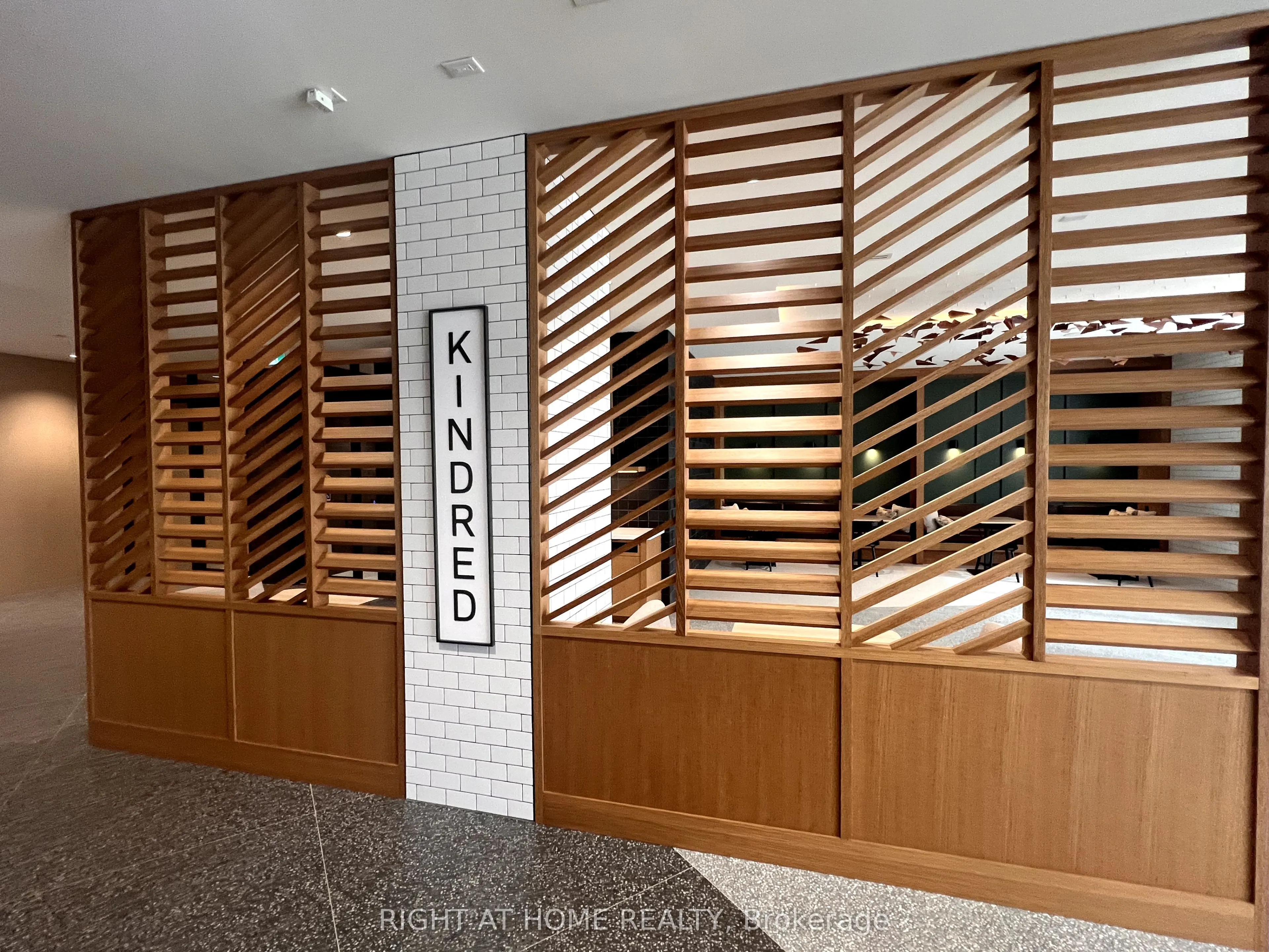 2495 Eglinton Avenue W, #809