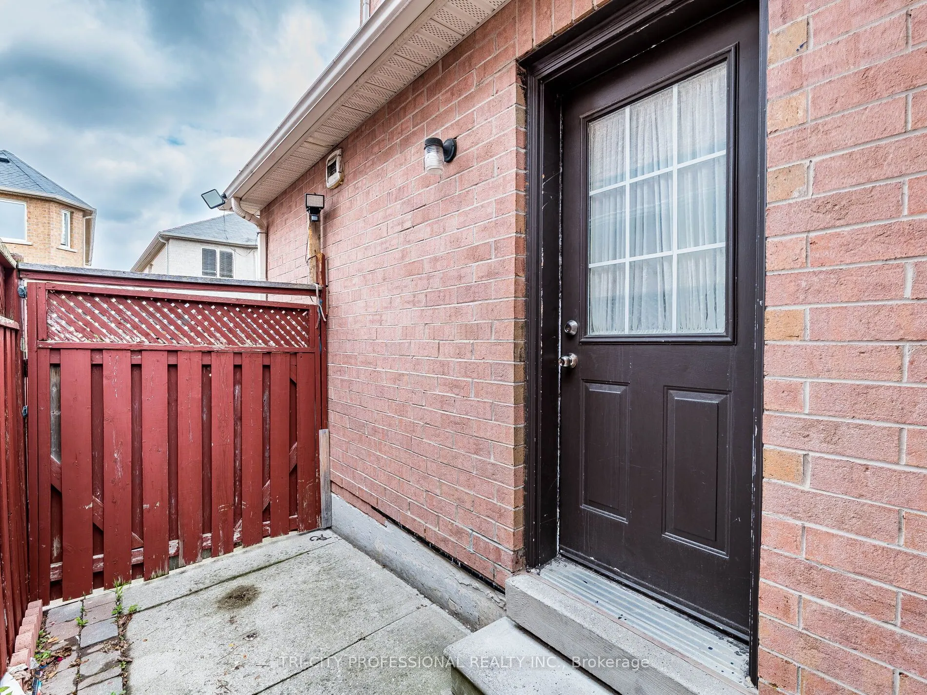 26 Tangleridge Boulevard