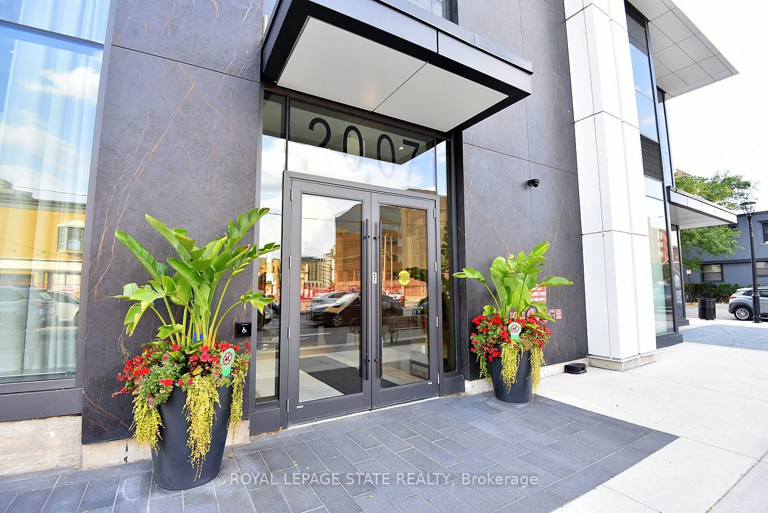 2007 James Street, #1301